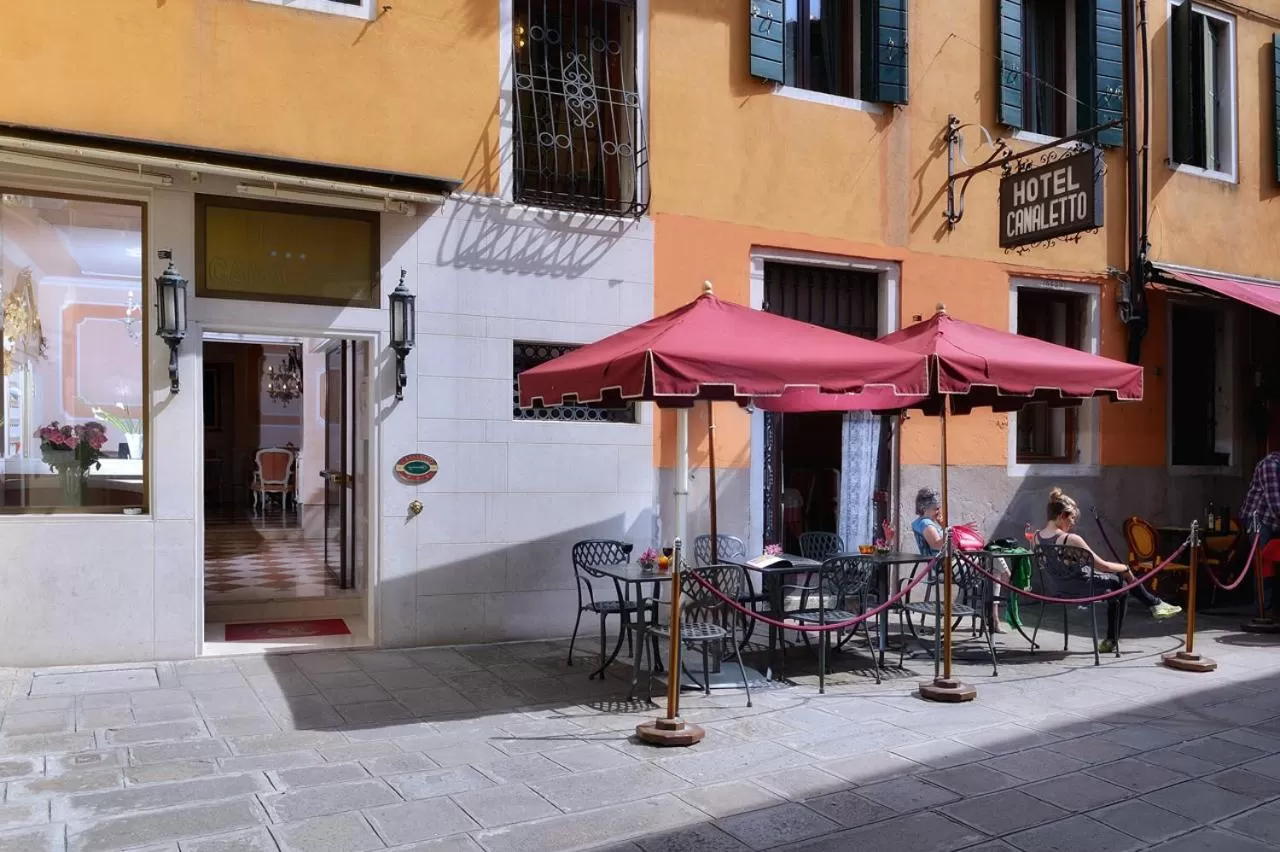 Facade/entrance in Hotel Canaletto