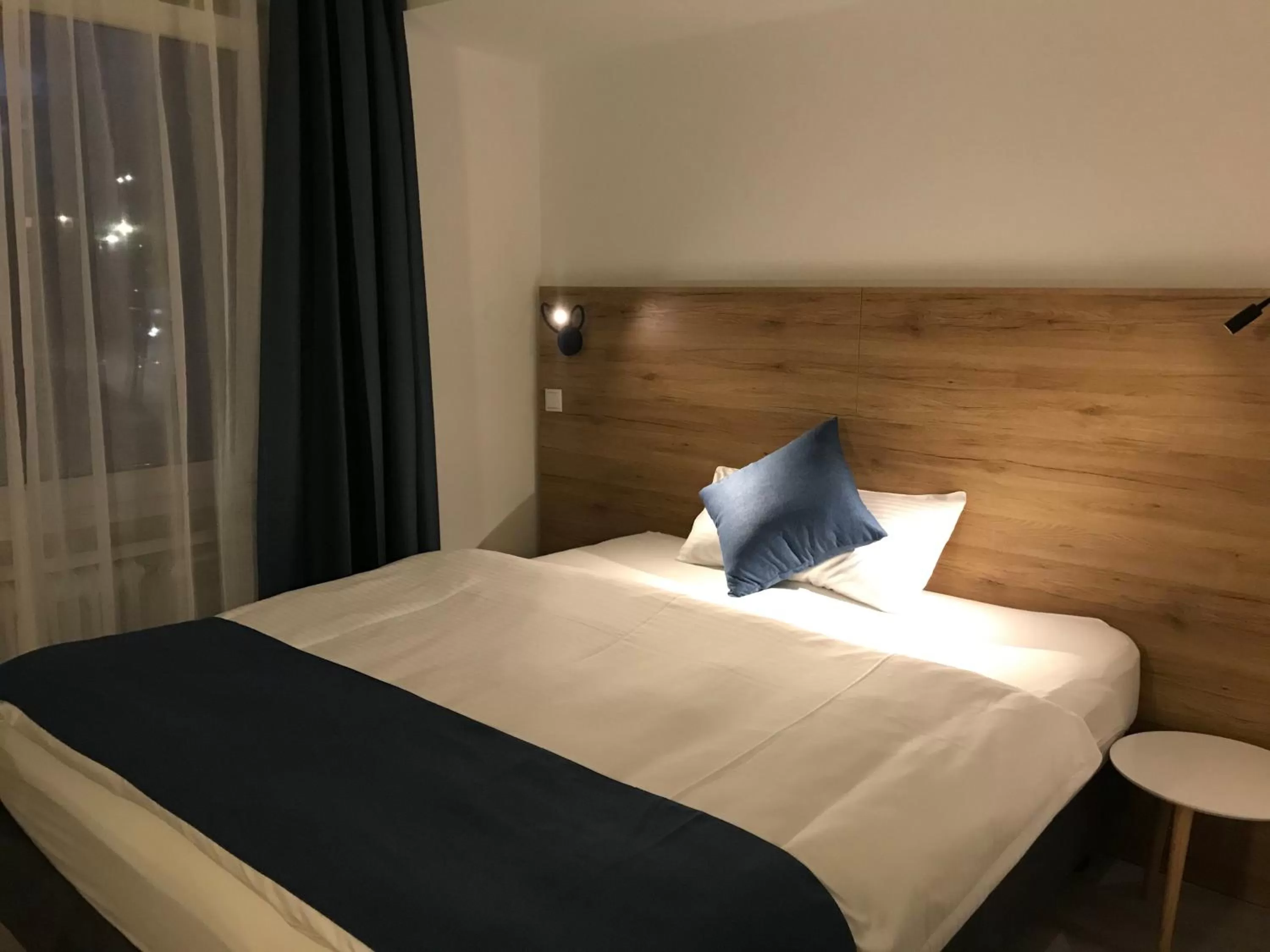 Bedroom, Bed in Hotel 83