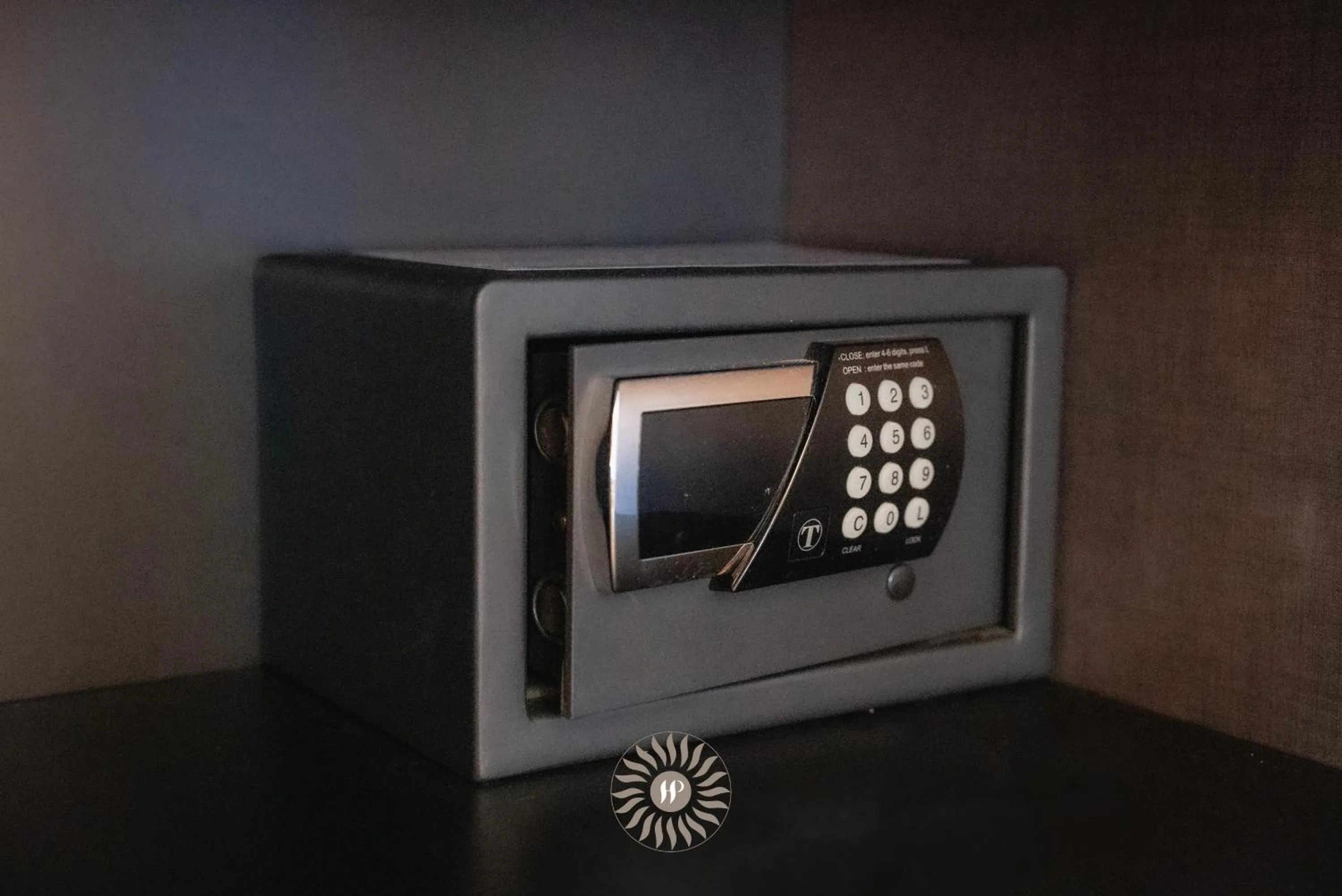 safe in Hotel Puccini