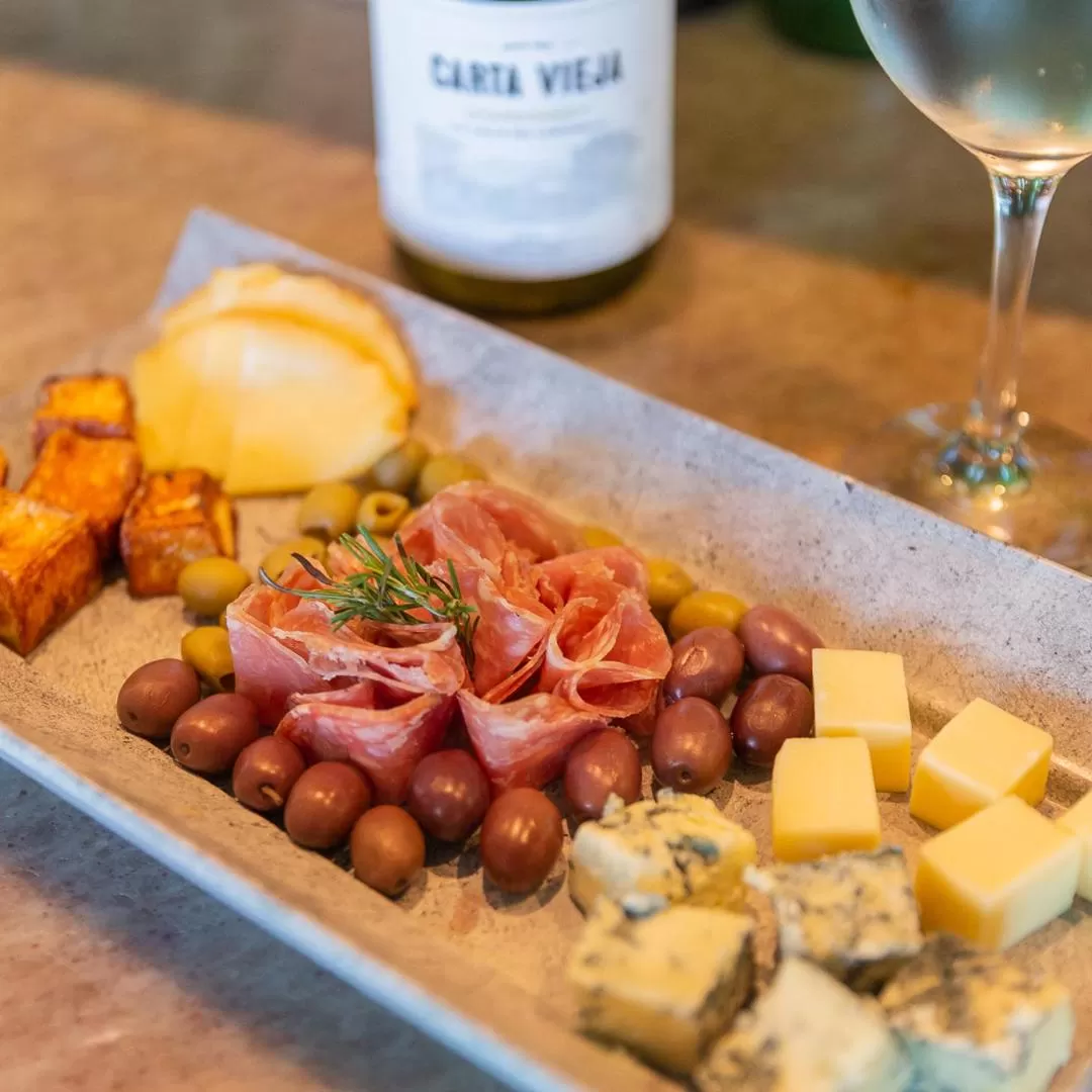 Restaurant/places to eat in Ritz Suites Grand Hotel Boutique