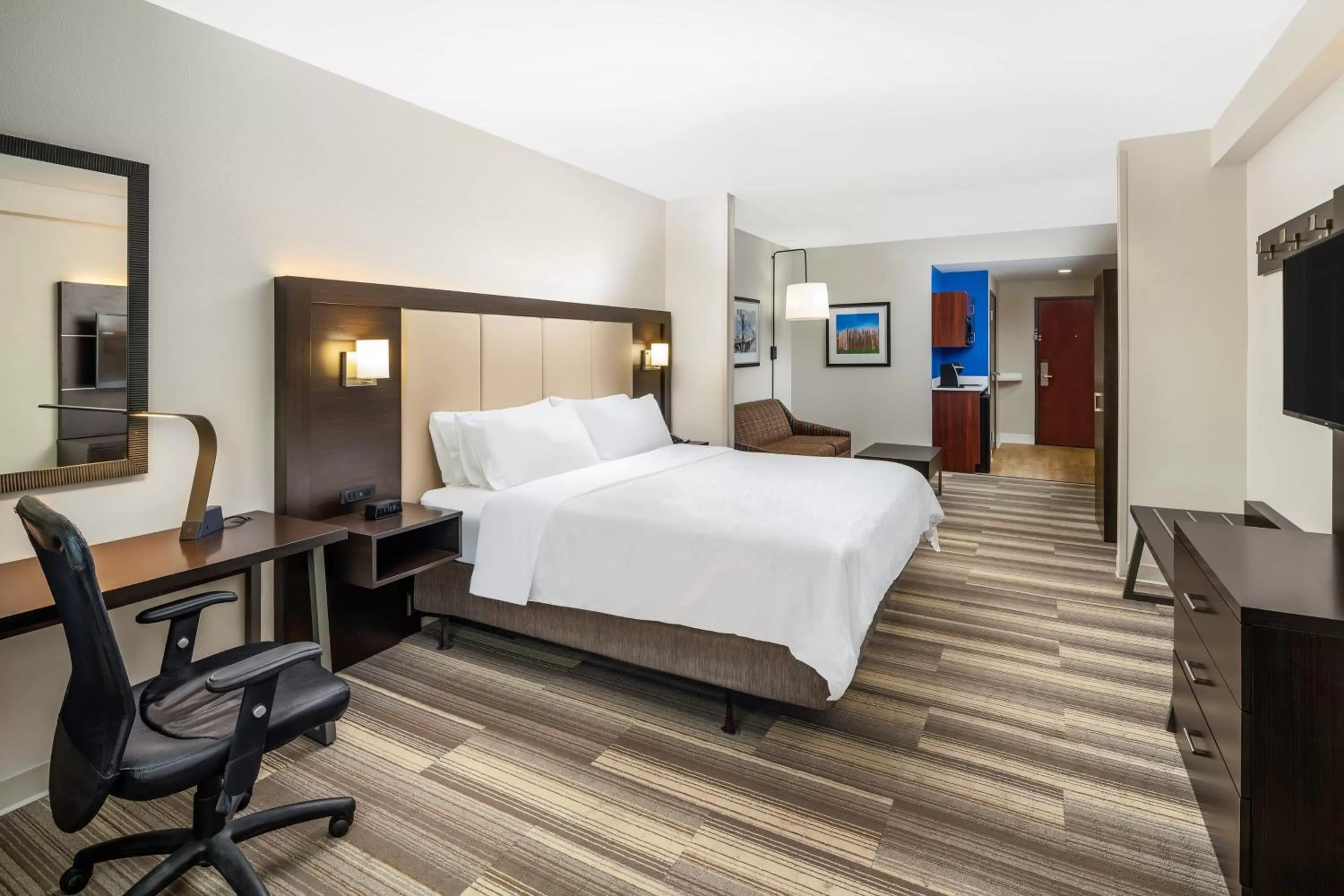 Photo of the whole room, Bed in Holiday Inn Express & Suites Florence by IHG