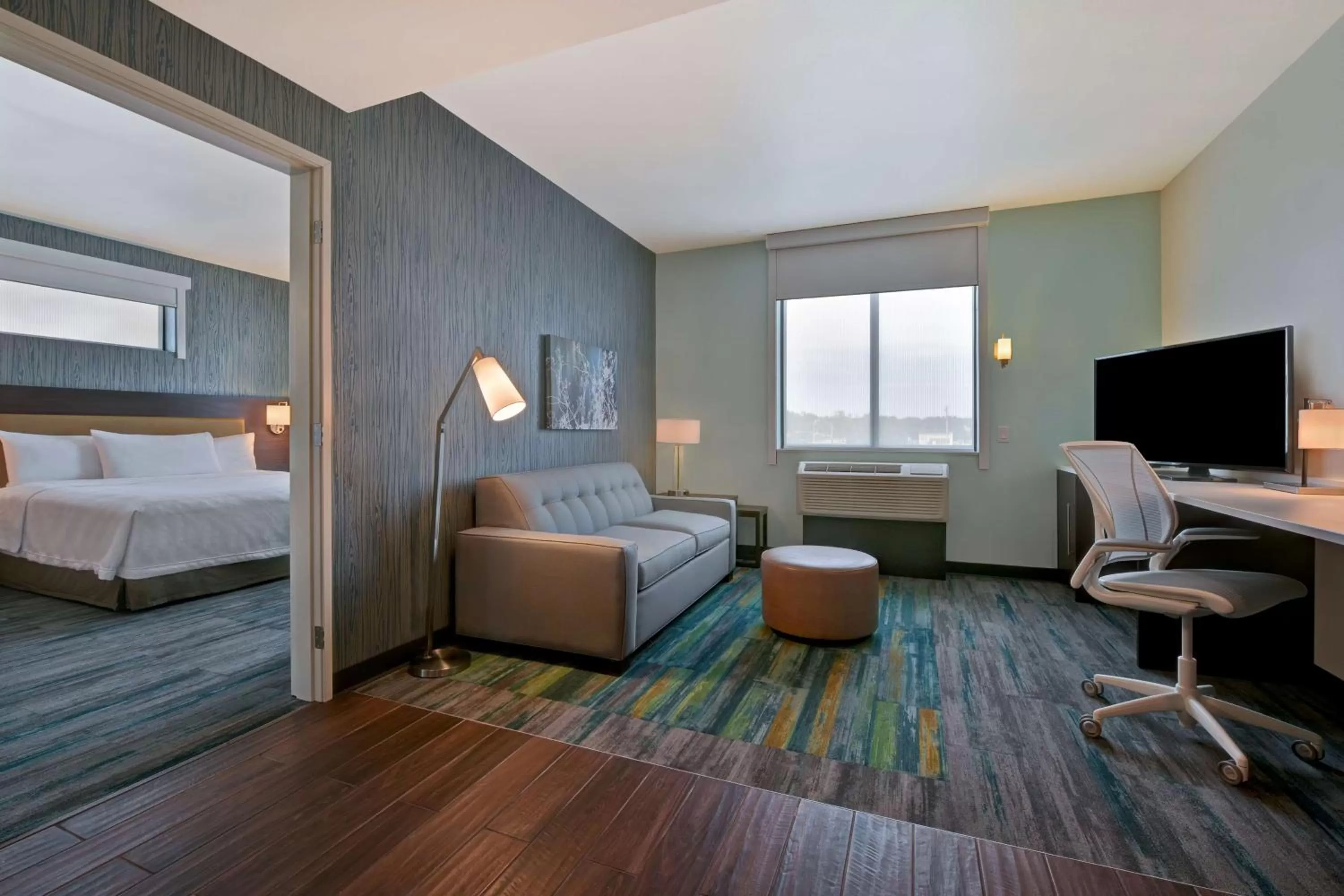 Living room, Bed in Home2 Suites By Hilton Atascadero, Ca