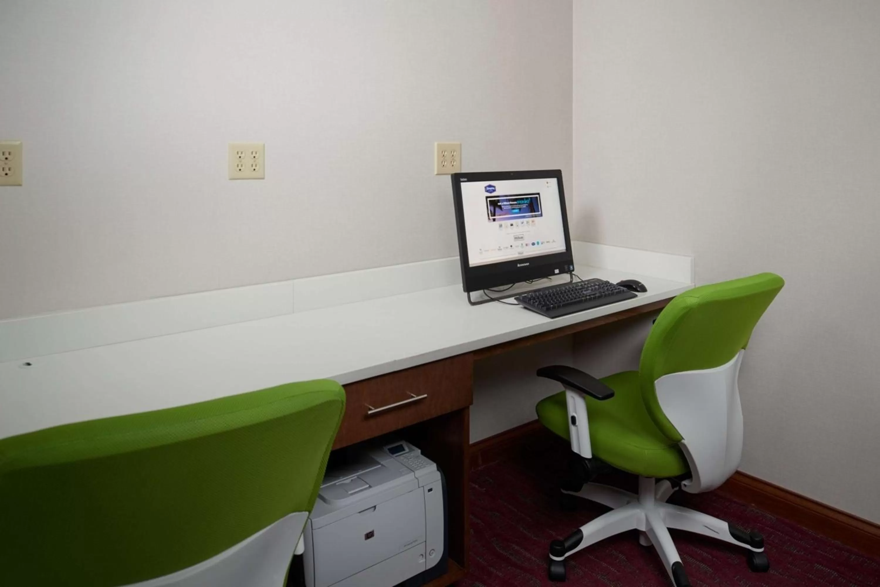 Business facilities in Hampton Inn Shelbyville