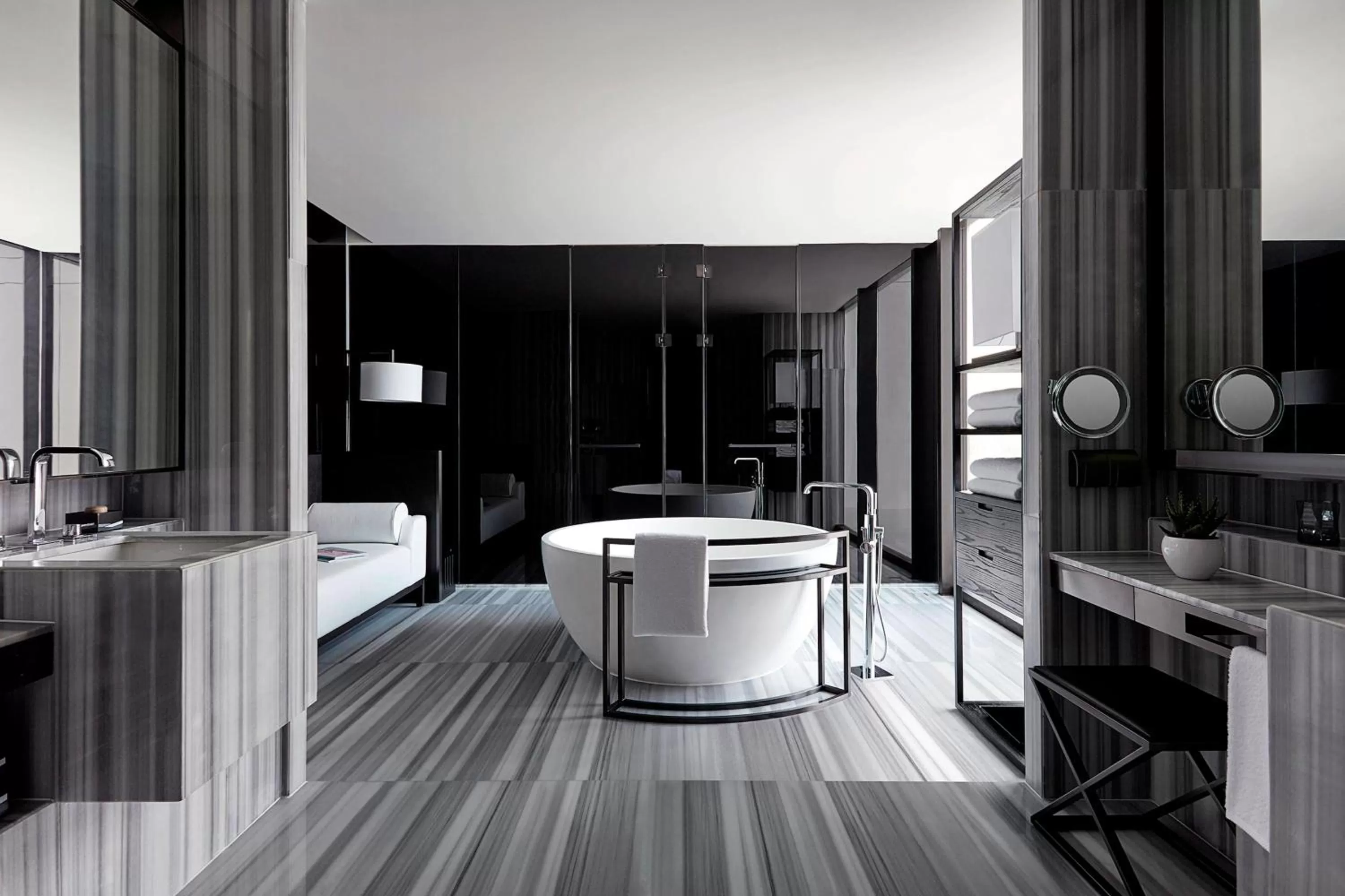 Bathroom, Bed in The Shanhaitian Resort Sanya, Autograph Collection