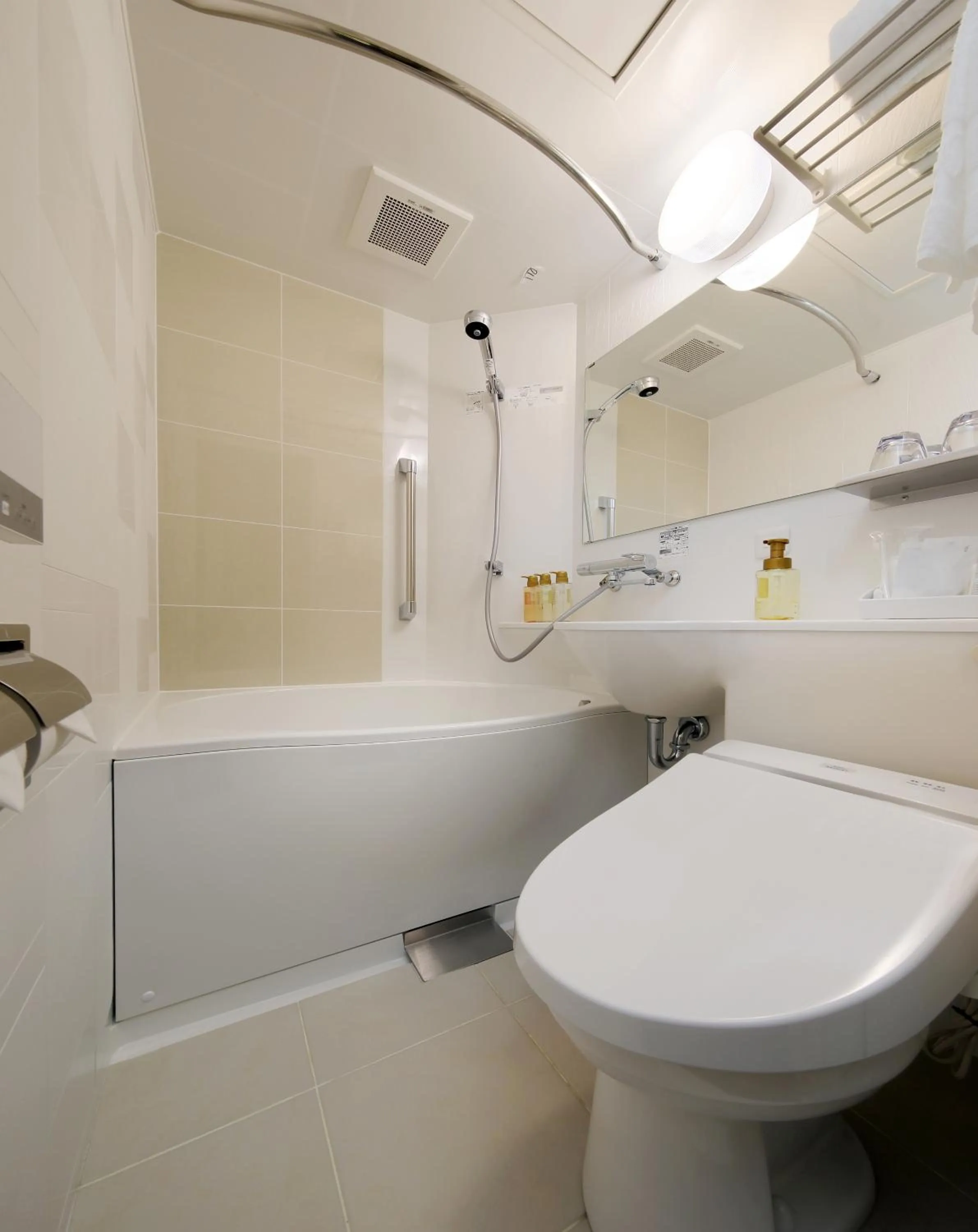 Shower in Keio Presso Inn Tokyo Station Yaesu