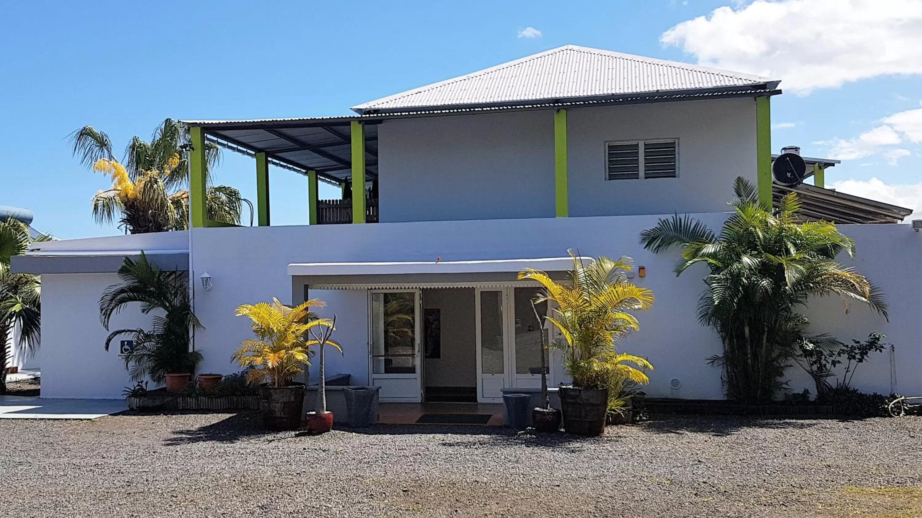 Facade/entrance, Property Building in Hôtel Le Soleil Couchant