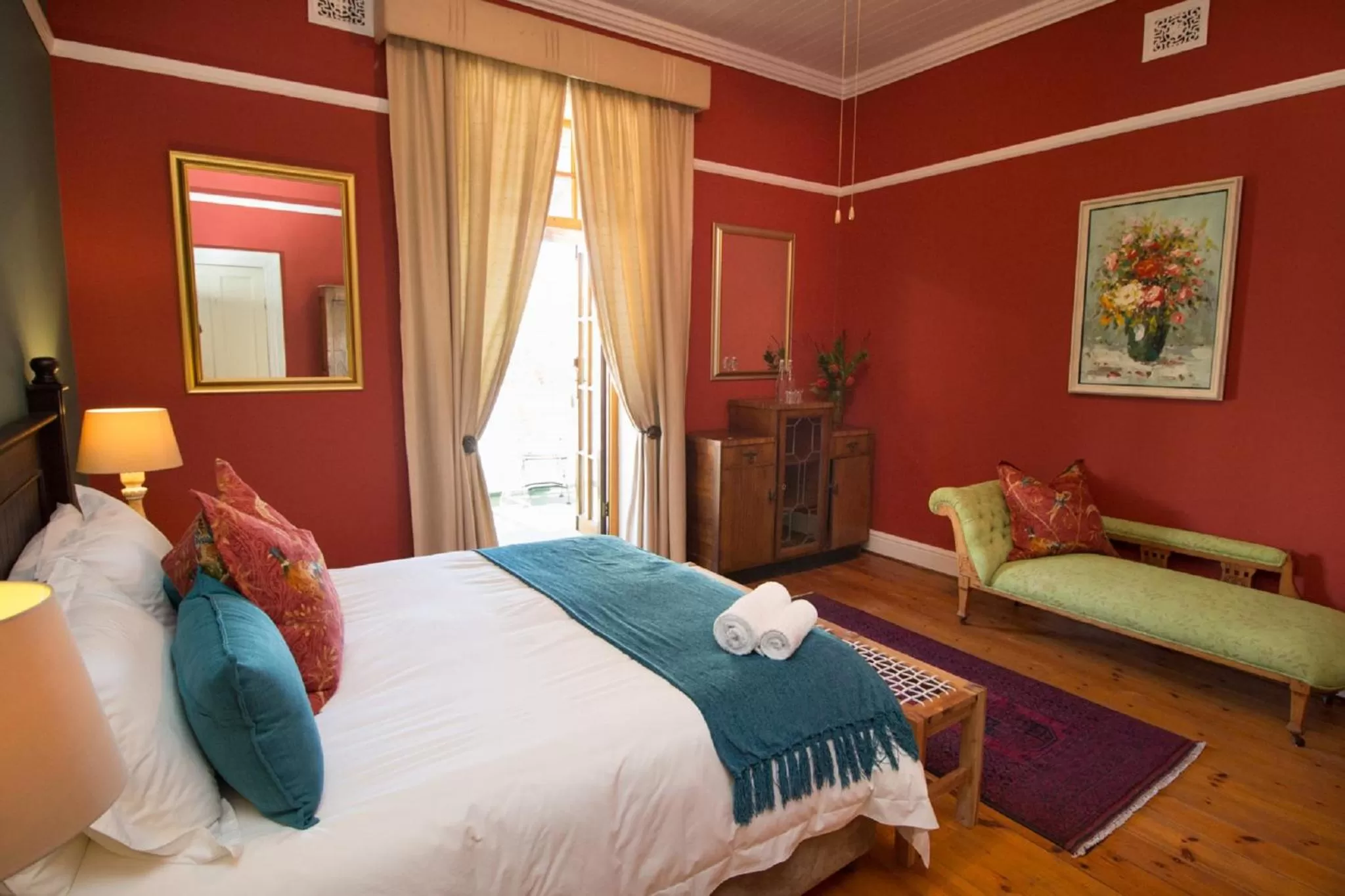 Patio in Airlies Historical Guest House