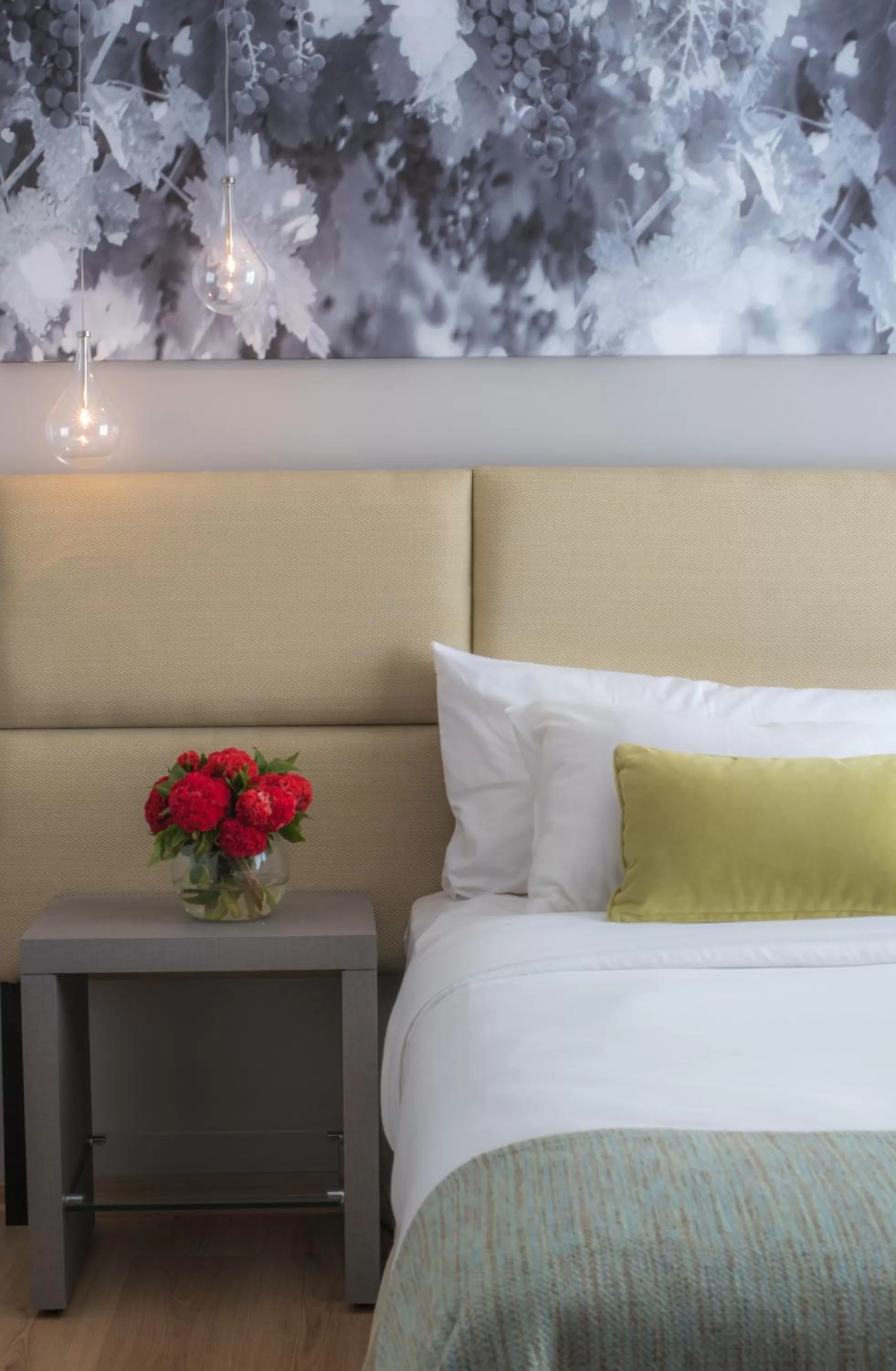 Decorative detail, Bed in Portal Plaza Suites