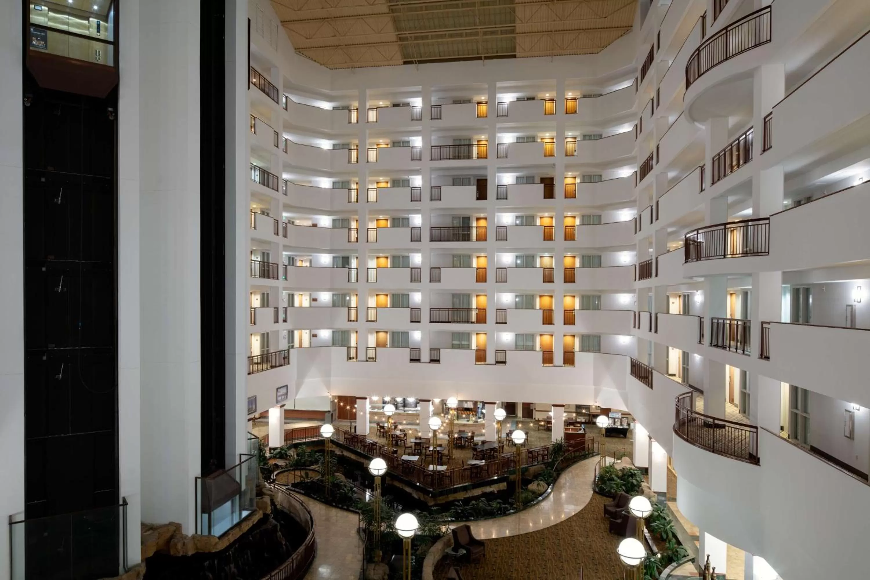 Lobby or reception in Embassy Suites by Hilton Portland Airport