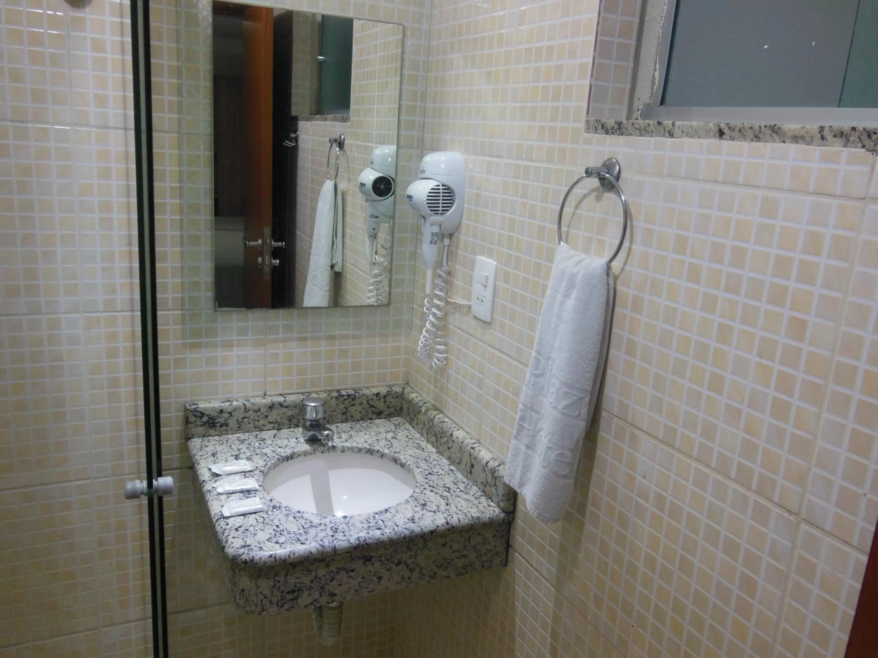 Bathroom in Alfa Plaza Hotel