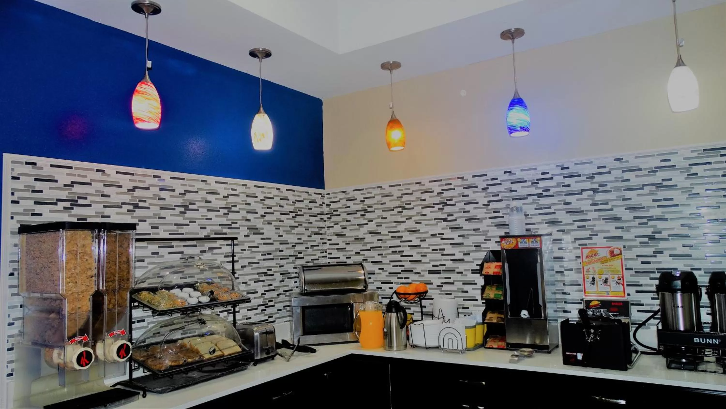 Continental breakfast in Oak Tree Inn & Suites