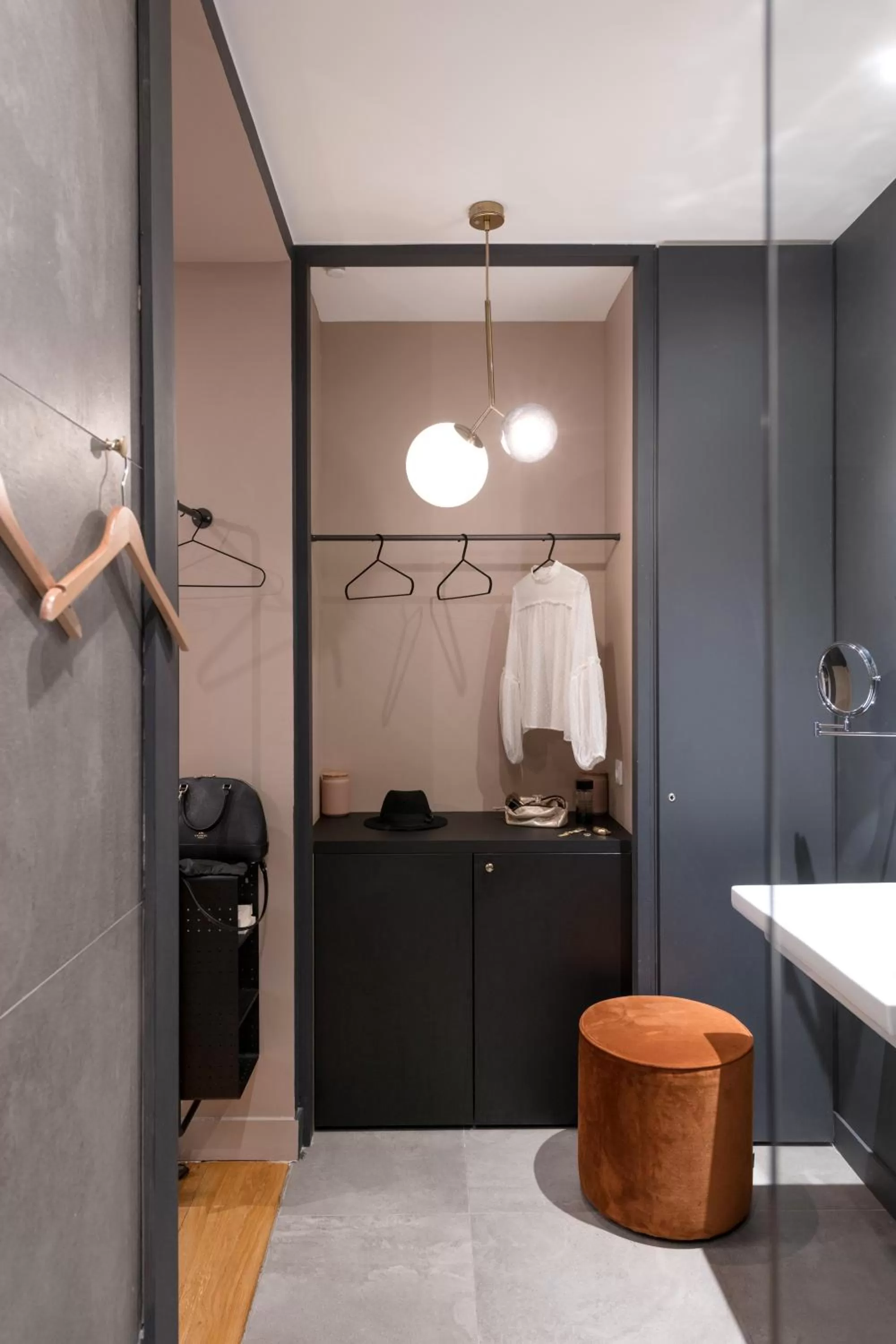 Photo of the whole room in MiHotel Gailleton