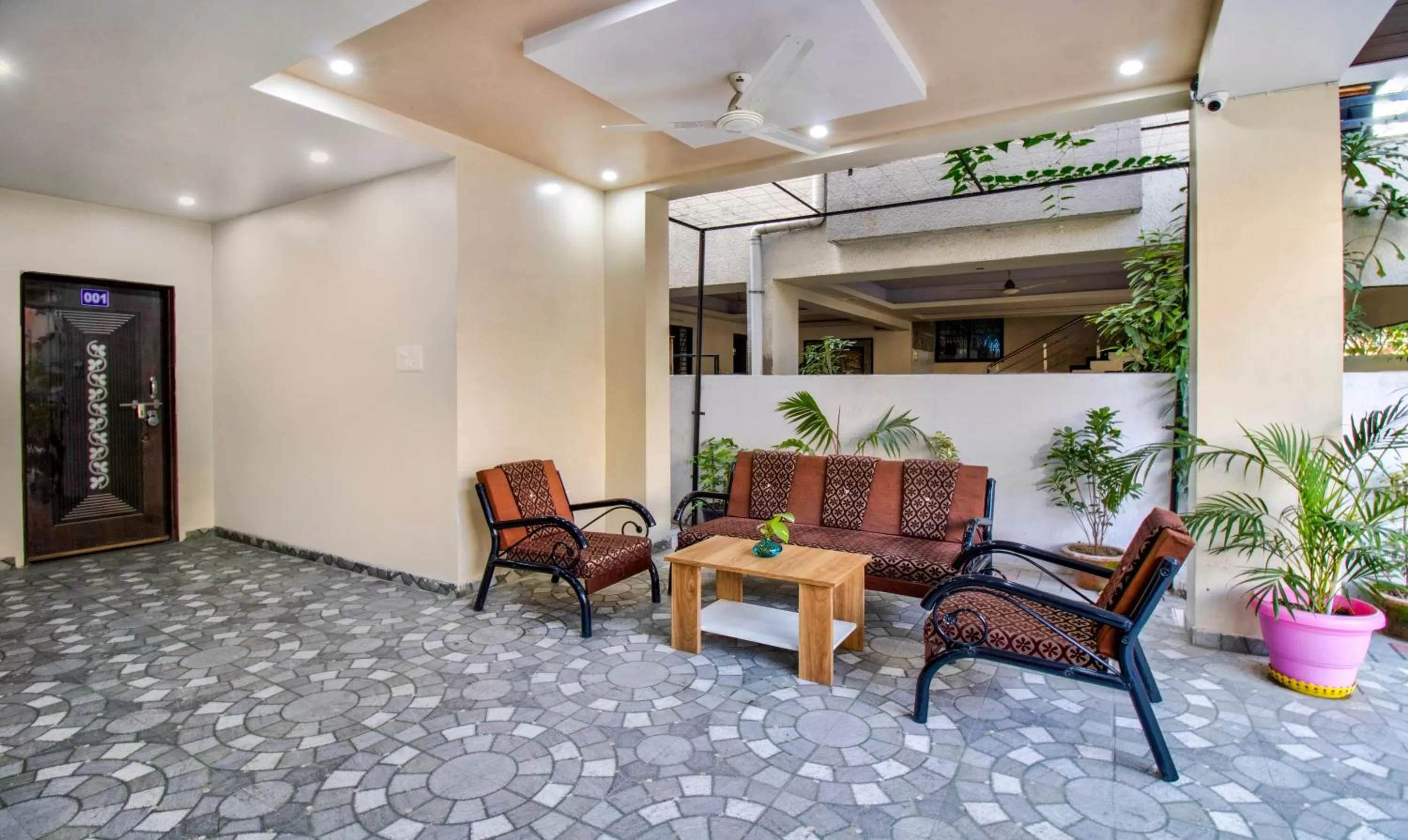 Seating area in Itsy Hotels Shri Guru Service Apartment