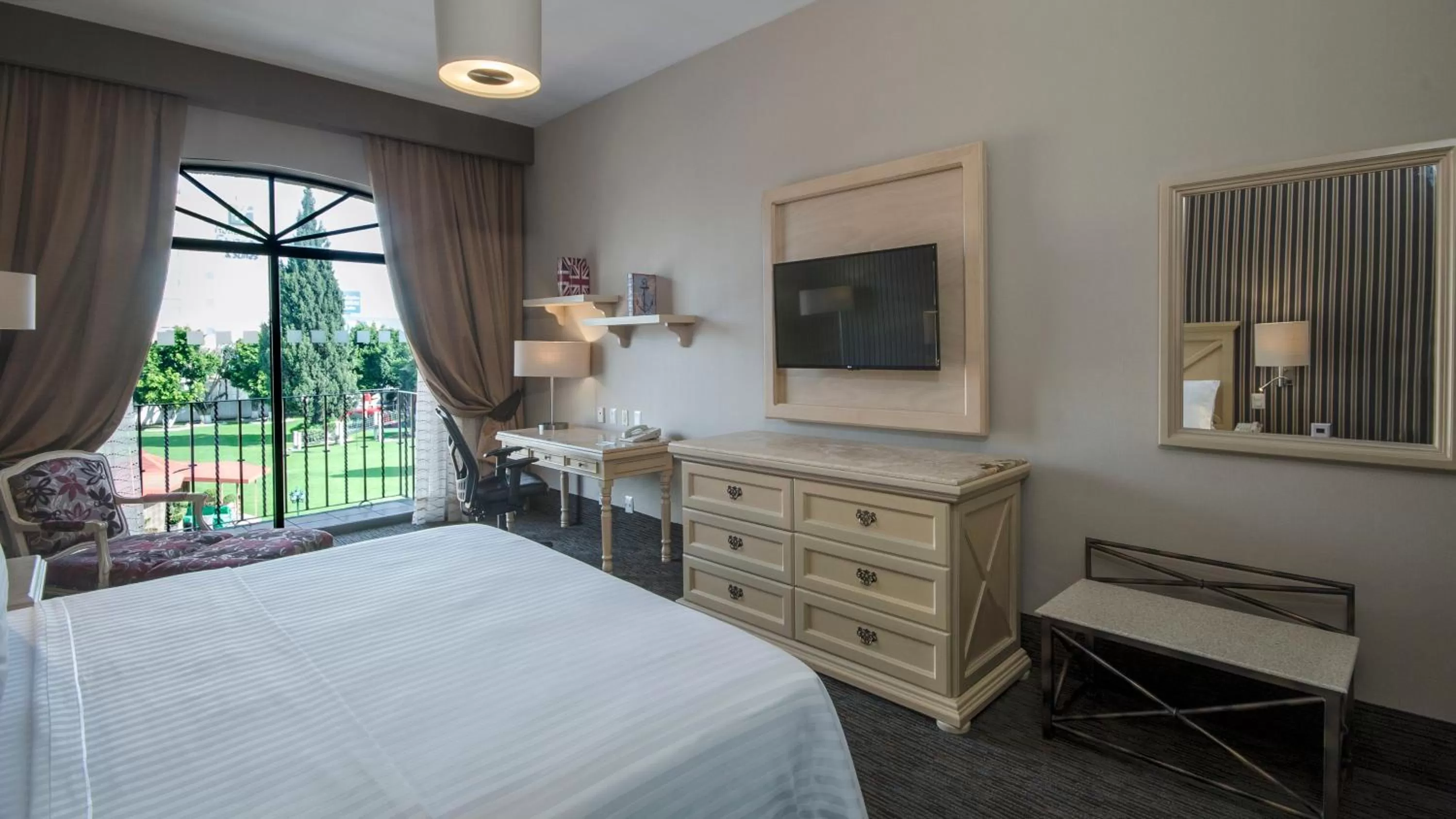 Bedroom, Bed in Holiday Inn Queretaro Centro Historico by IHG