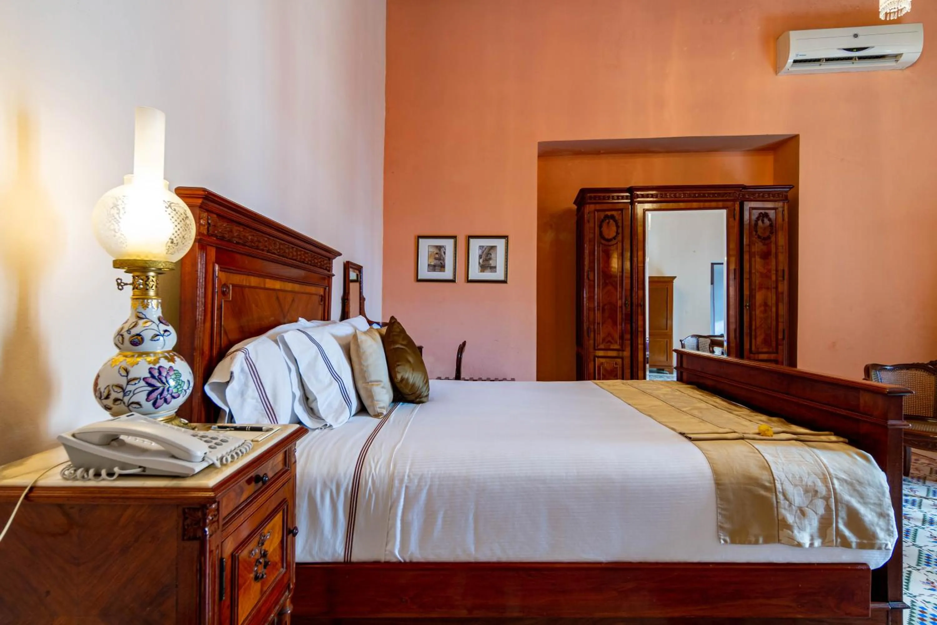 Photo of the whole room, Bed in Hotel Boutique Casa Don Gustavo, Campeche