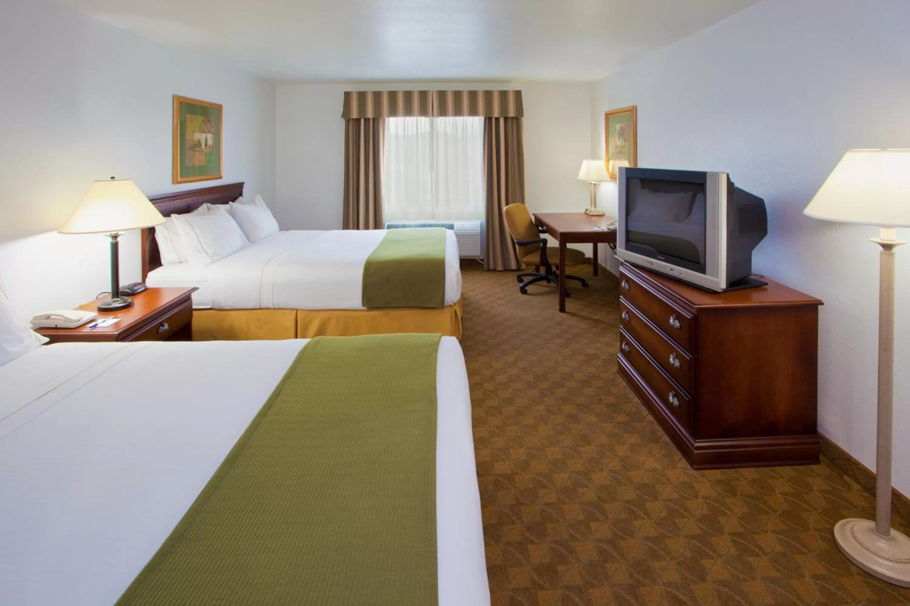 Bed in Holiday Inn Express Hotel & Suites Elkins by IHG