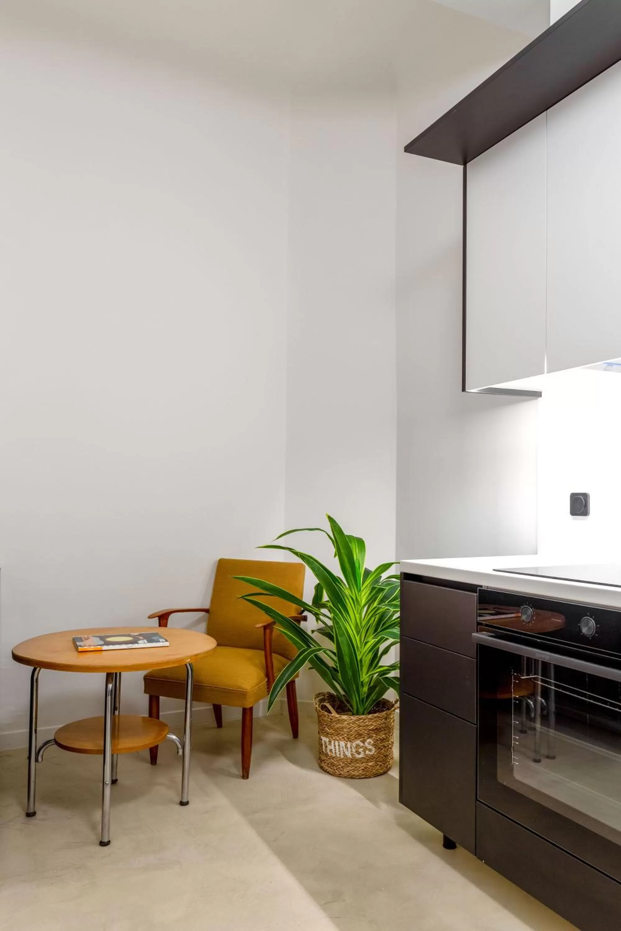 Kitchen or kitchenette, Kitchen/Kitchenette in ZOIA The Met by UPSTREET