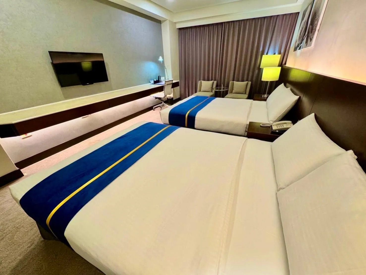 Photo of the whole room, Bed in Best Hotel