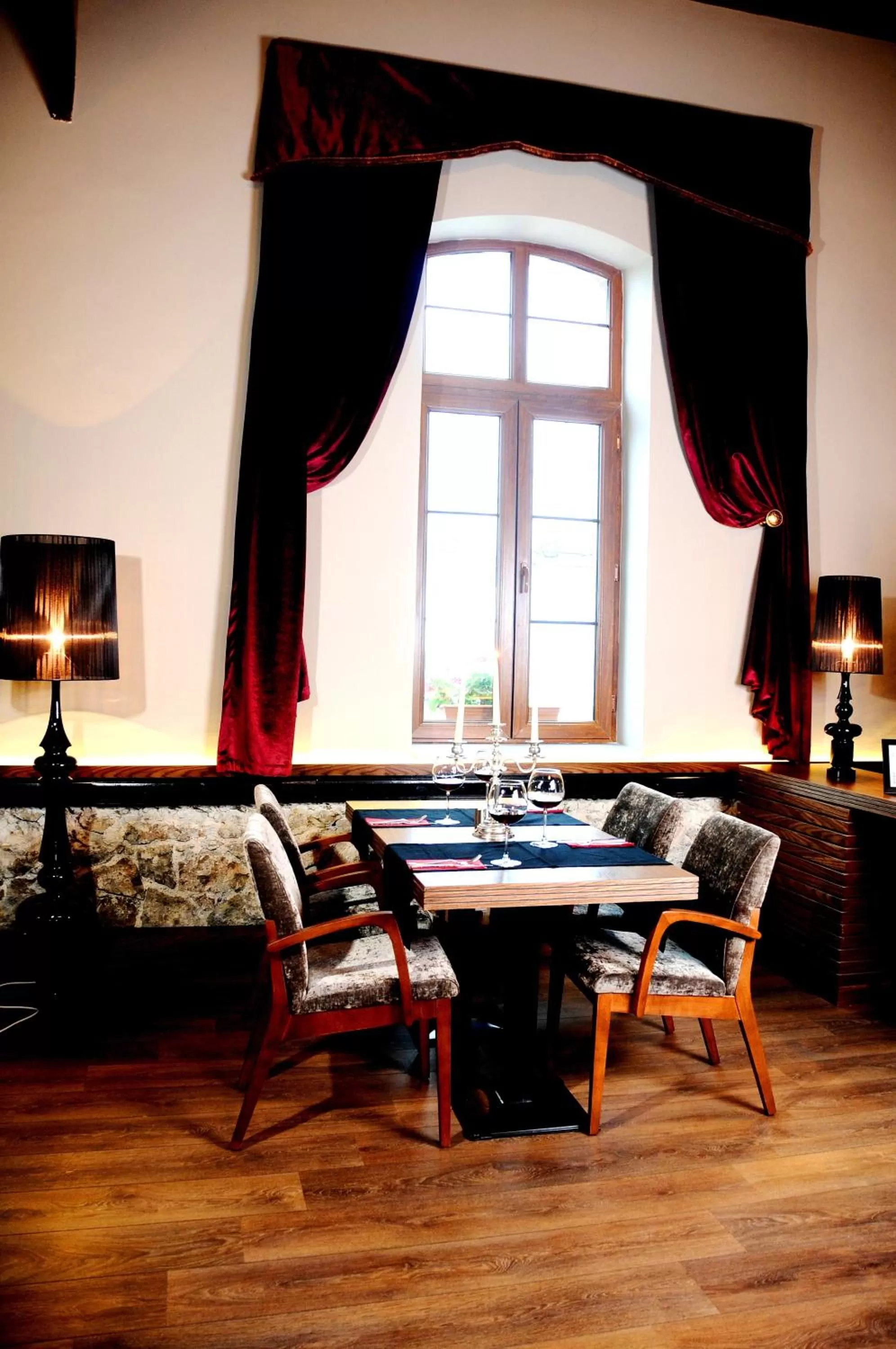 Restaurant/places to eat in Montania Special Class Hotel