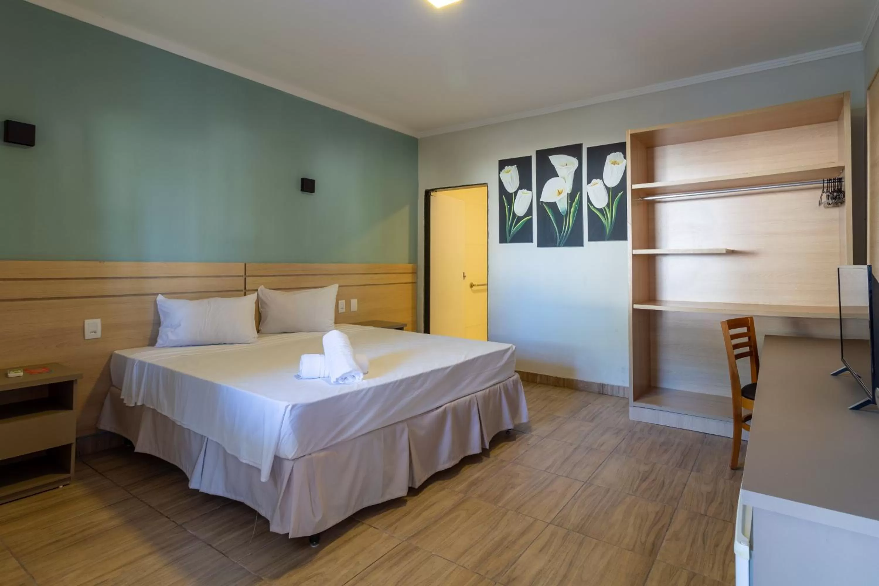 Photo of the whole room, Bed in Porto Mar Hotel