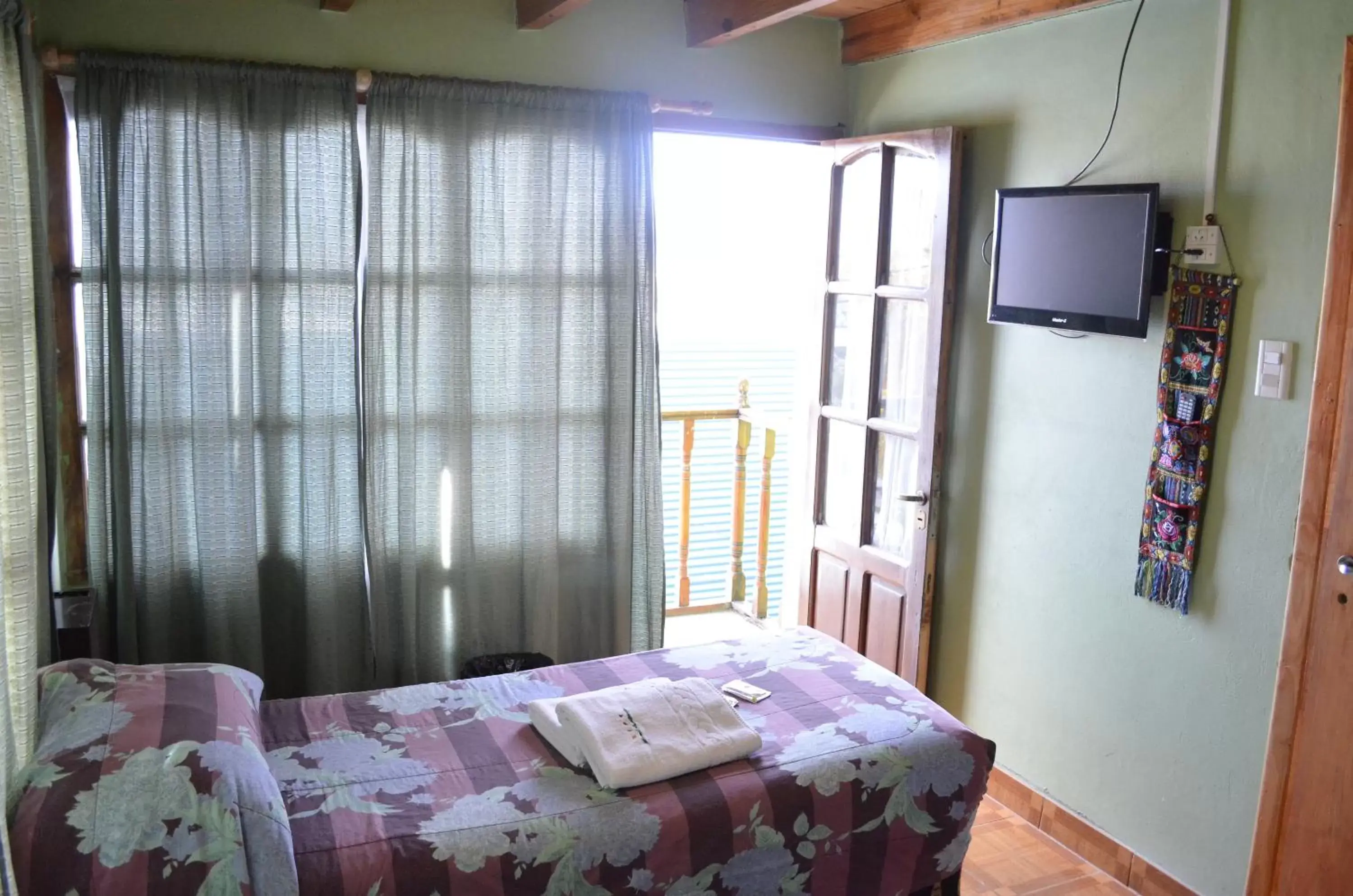 Double or Twin Room with Shared Bathroom in B&B Nahuel en Ushuaia Double or Twin Room with Shared Bathroom in B&B Nahuel en Ushuaia