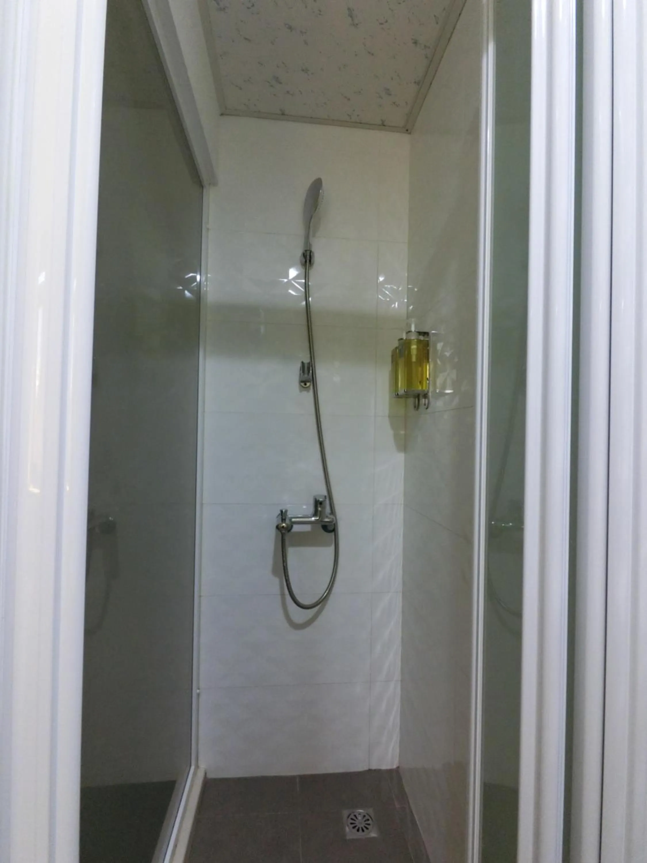 Shower in T.O. Hotel Chengde