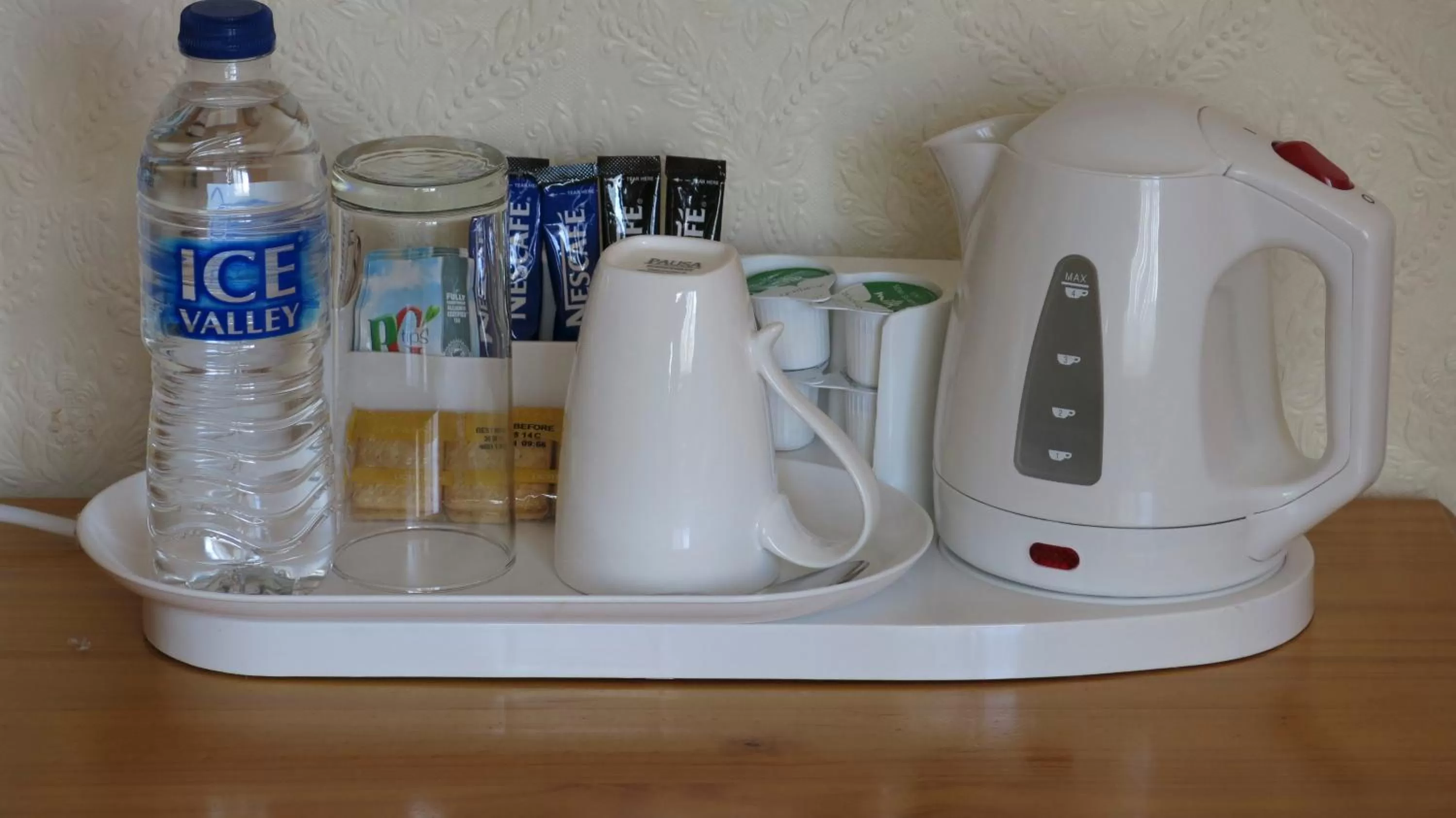 Coffee/tea facilities in Broadwell Guest House