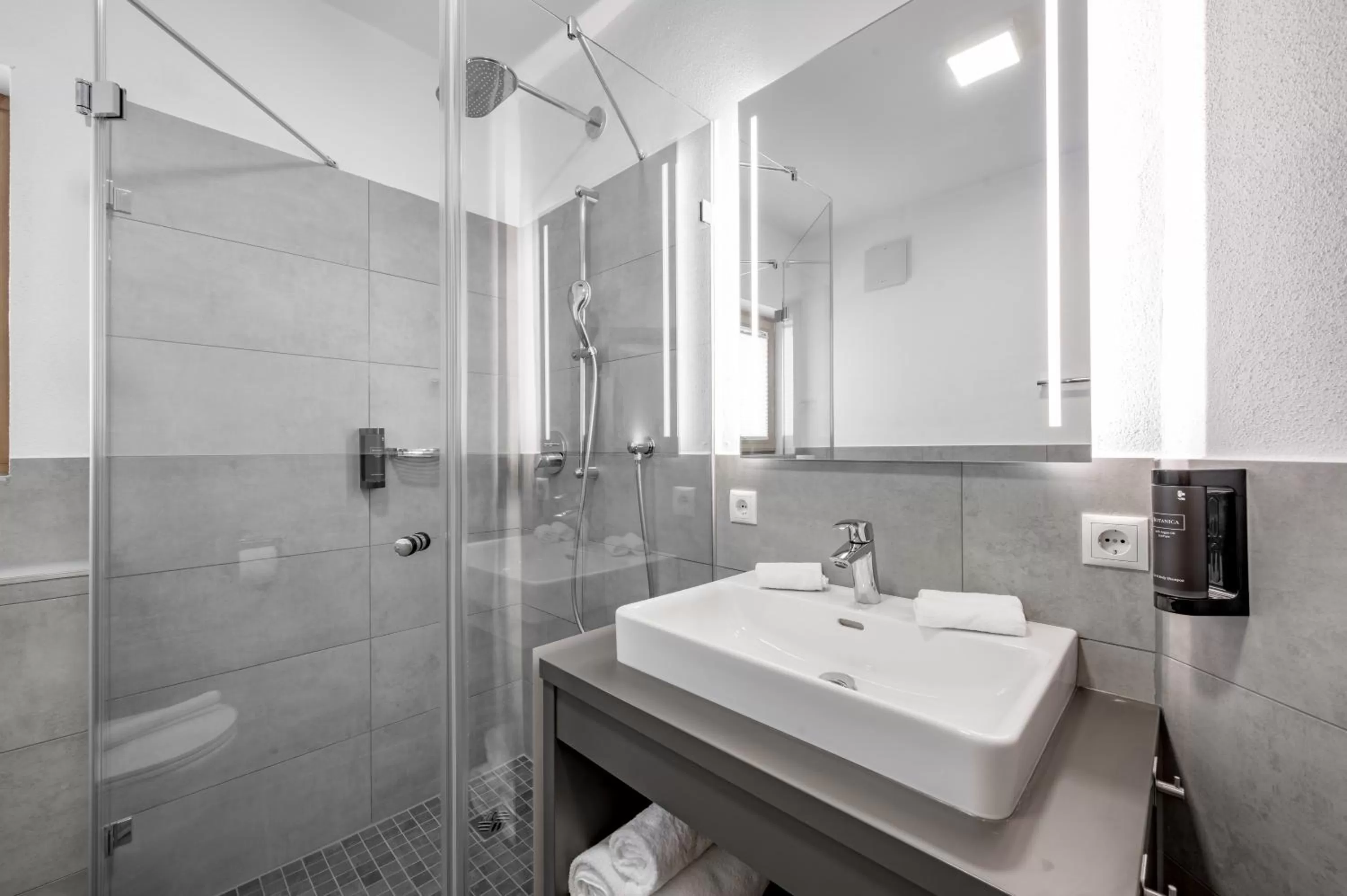 Shower in AlpenParks Chalet & Apartment Alpina Seefeld