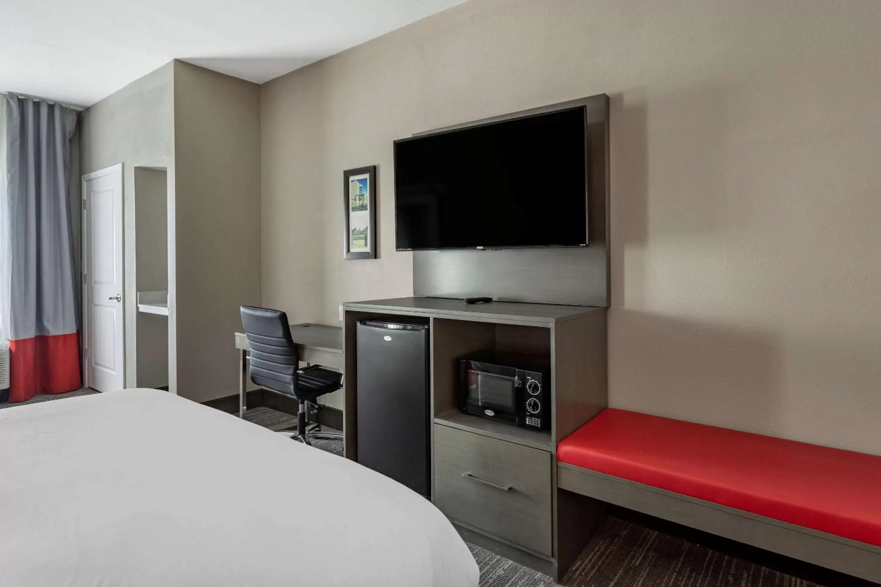 TV and multimedia, Bed in Comfort Inn & Suites Olive Branch - Memphis South