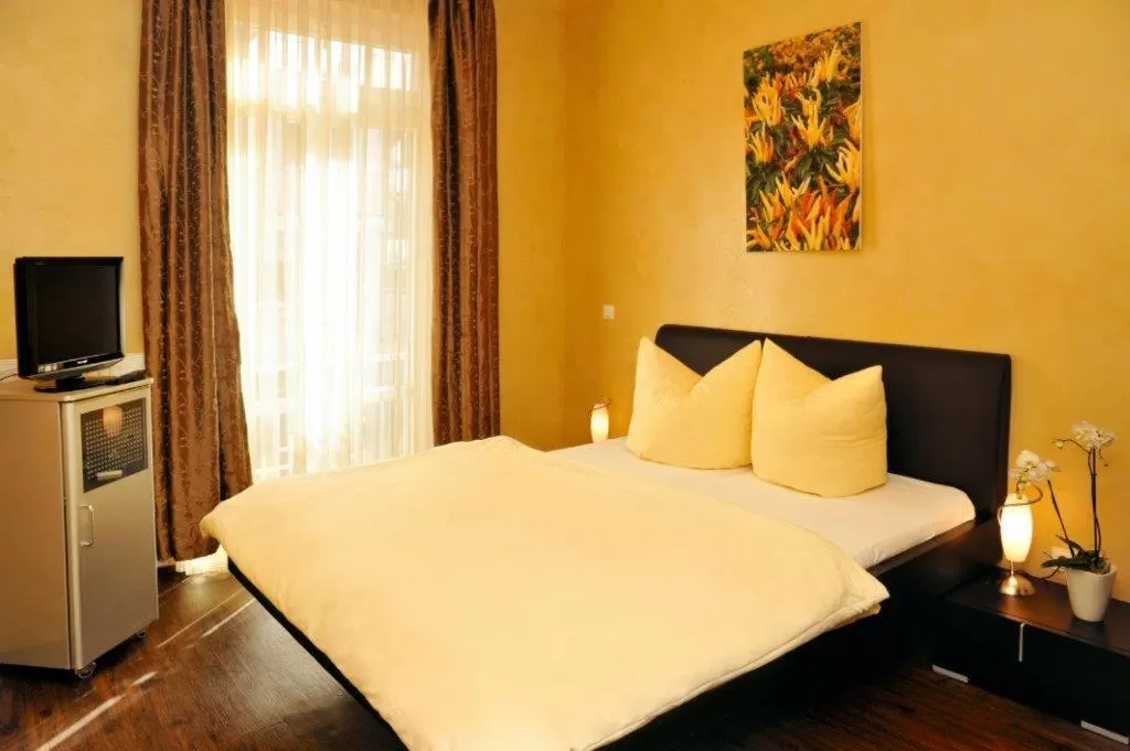 Bedroom, Bed in Villa Astoria - Suiten am Meer