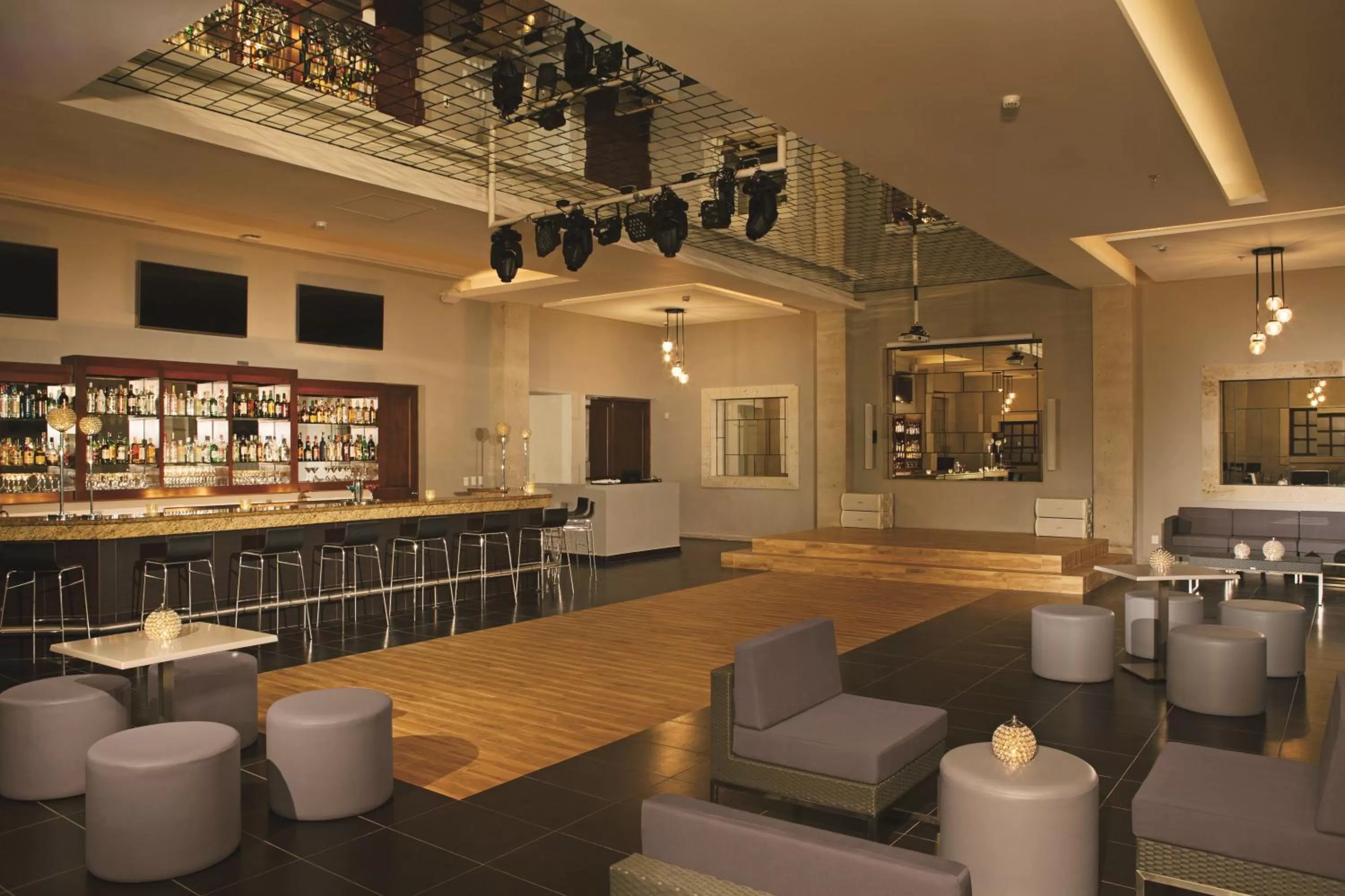 Lounge or bar in Dreams Los Cabos Suites Golf Resort & Spa