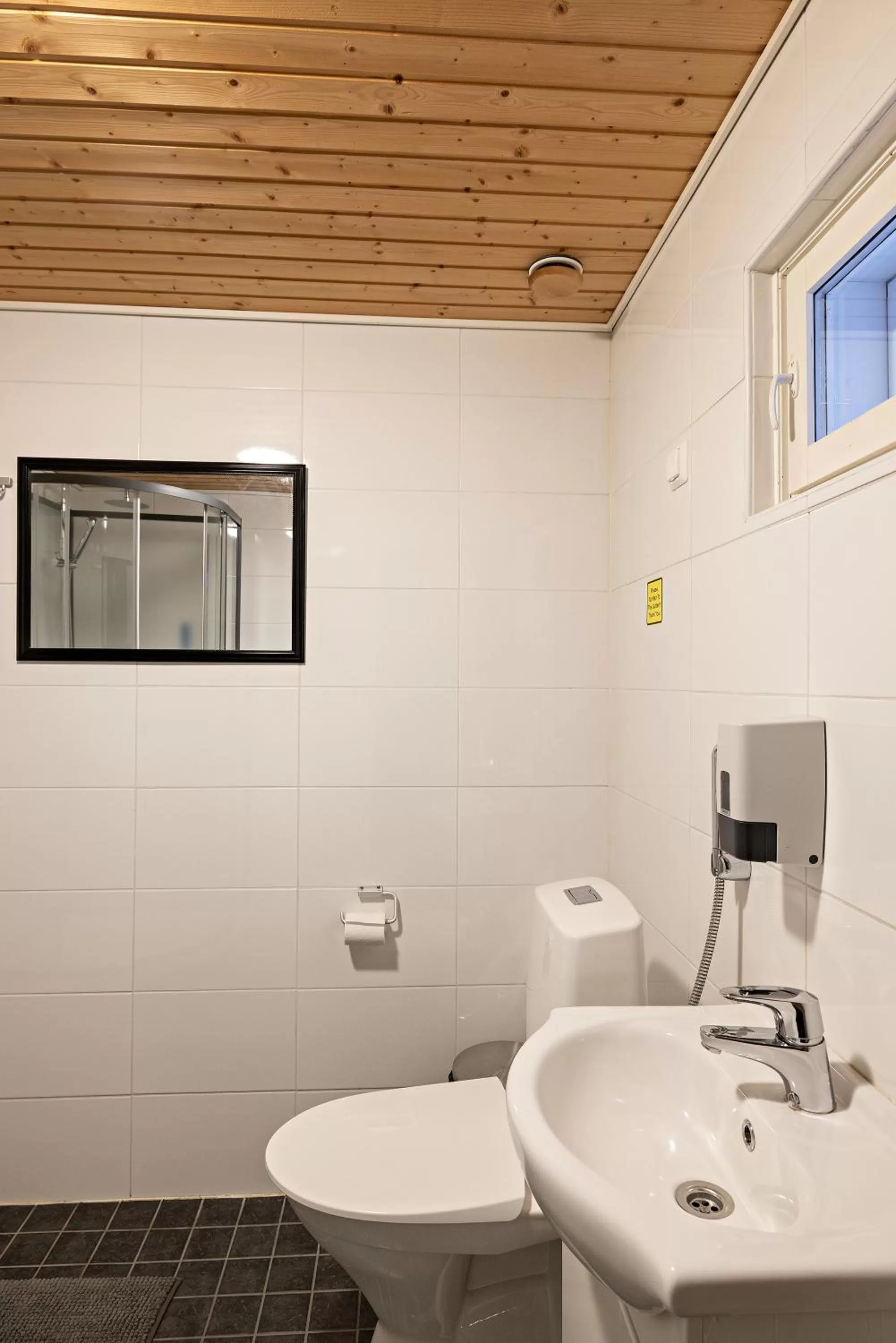 Bathroom in Arctic River Resort