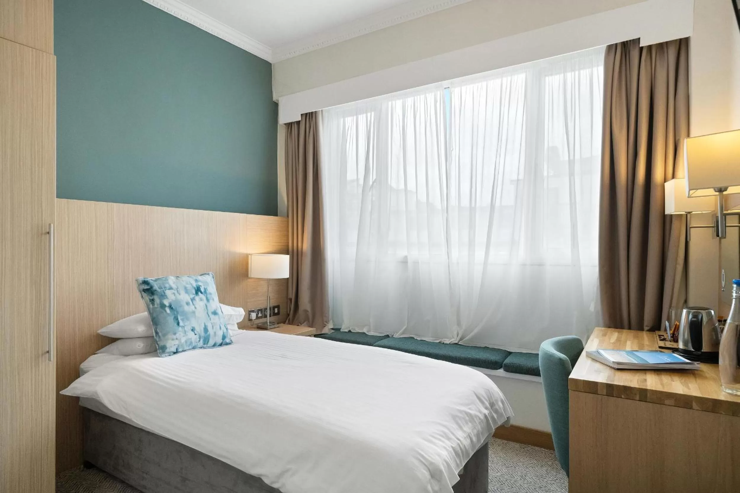 Bedroom, Bed in Esplanade Hotel