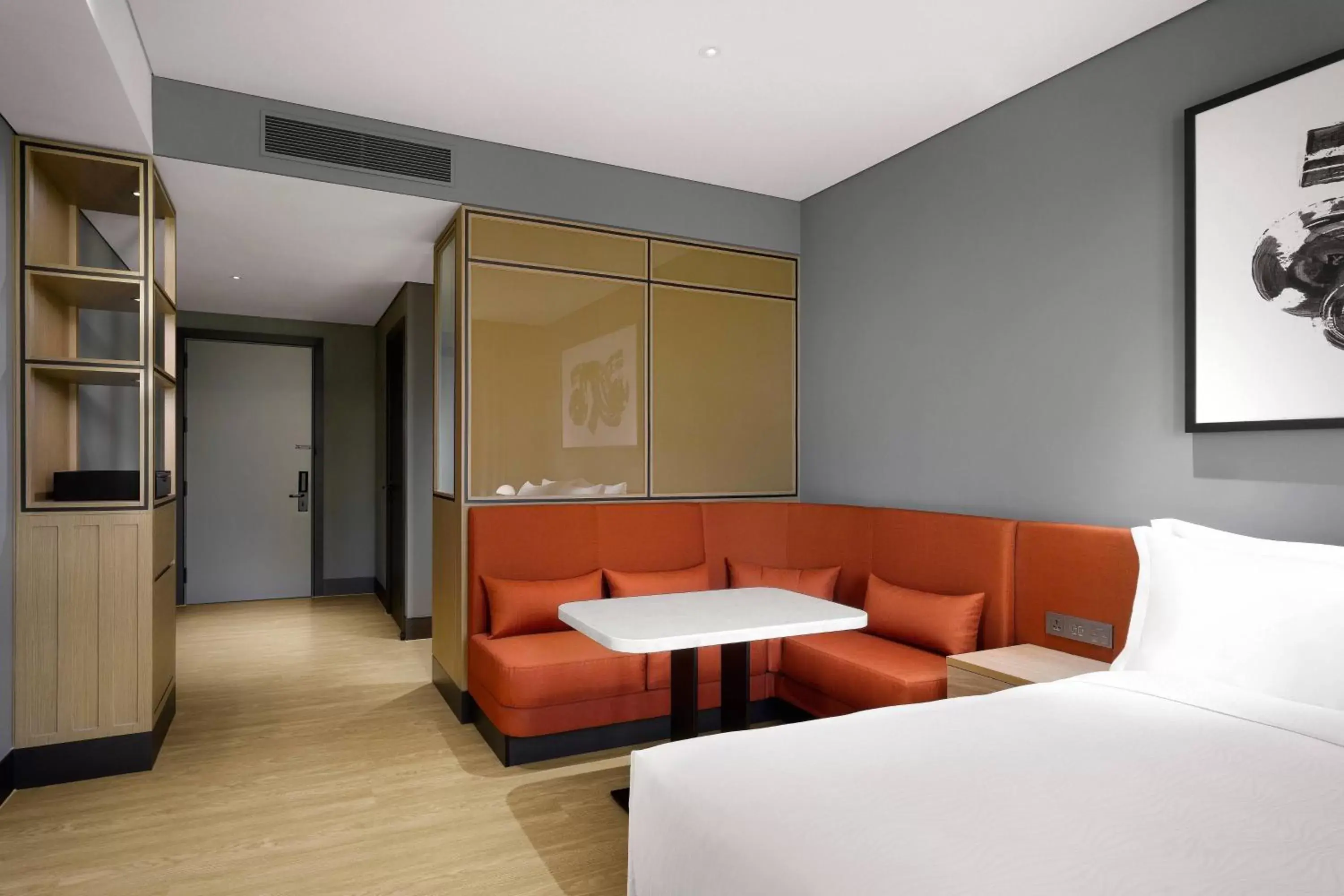 Business Deluxe Guest room with 1 King bed, City view in GRAVITY JOSUN Seoul Pangyo, Autograph Collection Business Deluxe Guest room with 1 King bed, City view in GRAVITY JOSUN Seoul Pangyo, Autograph Collection