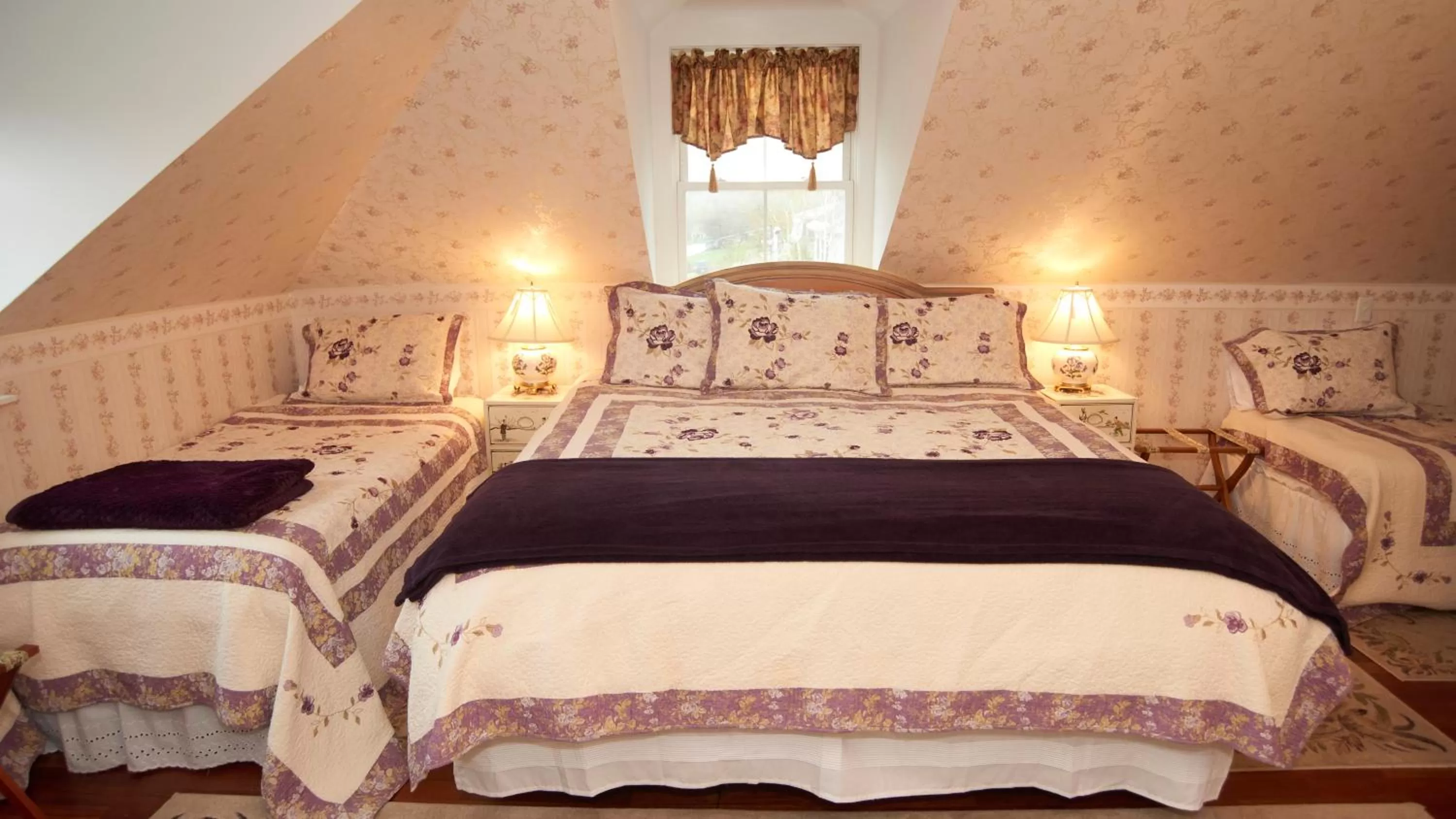 Bed in Center Harbor Sutton House B & B