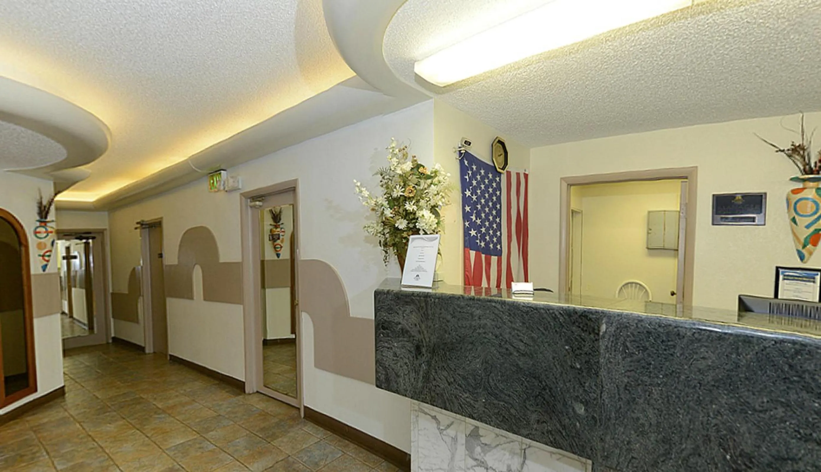 Lobby or reception in Howard Johnson by Wyndham Saint Joseph Benton Harbor