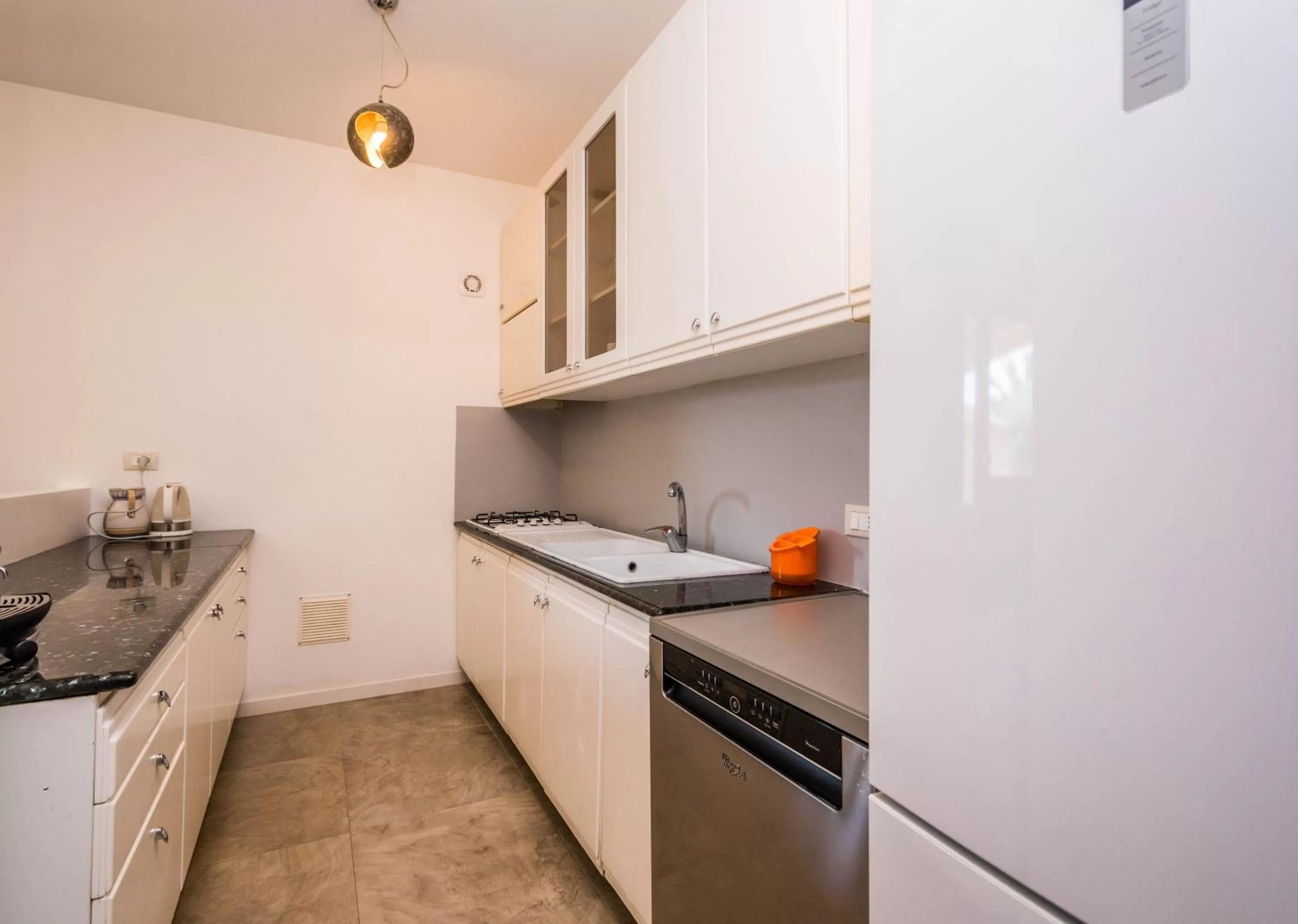 Kitchen or kitchenette in B&B Le Dune - Self Check in