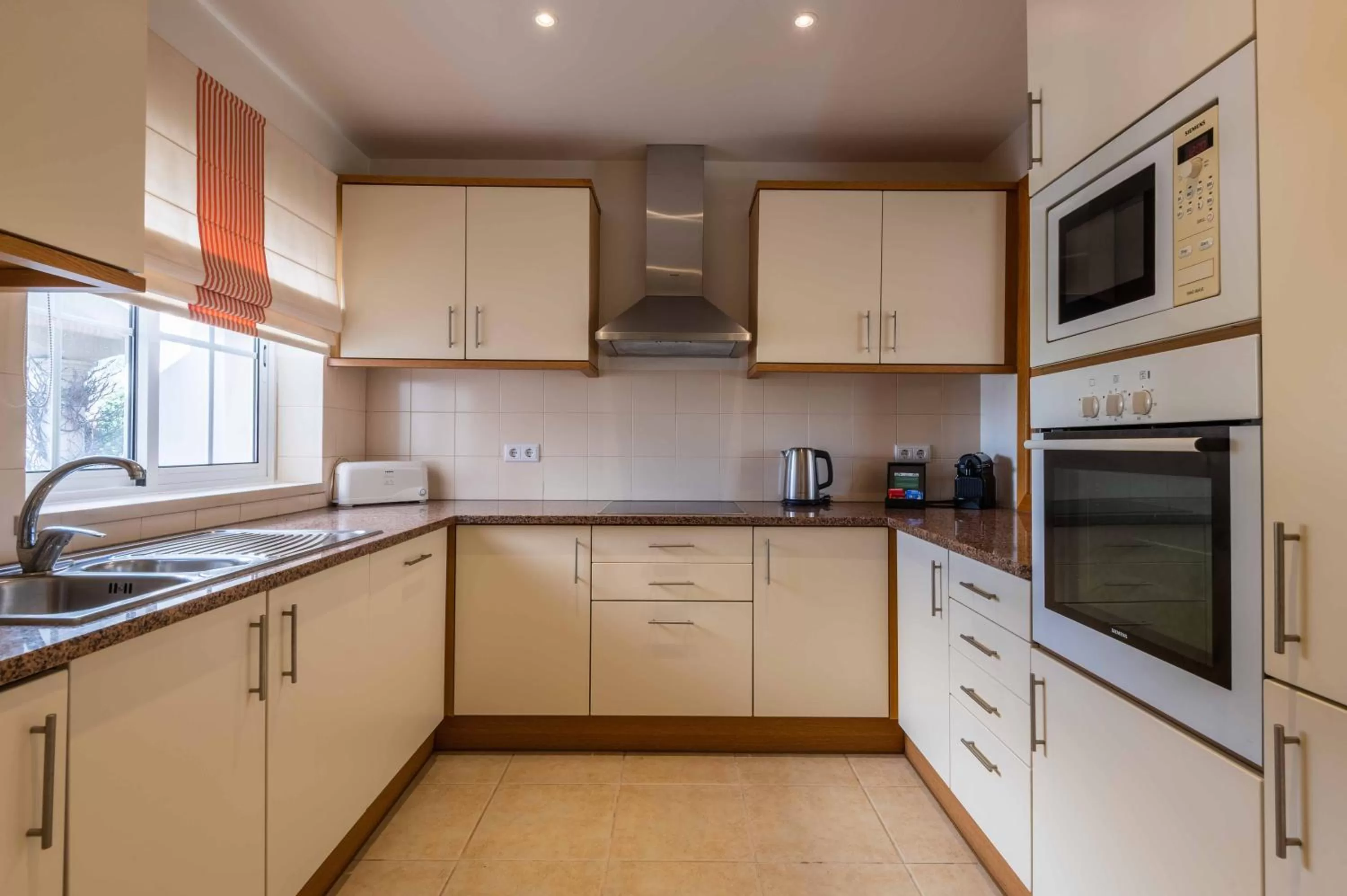Kitchen or kitchenette in Vale d'Oliveiras Quinta Resort & Spa