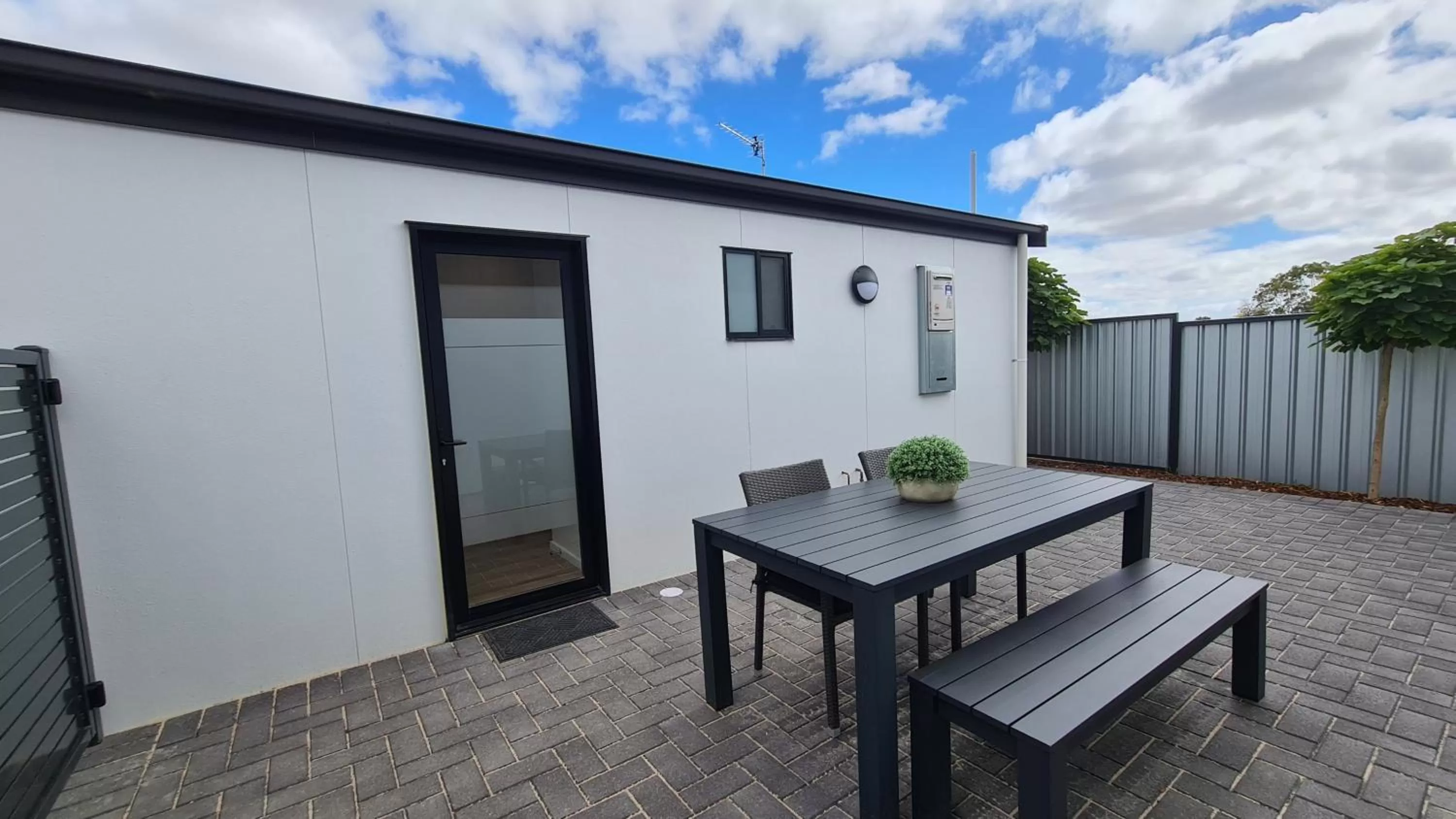 Patio in The Avenue Inn