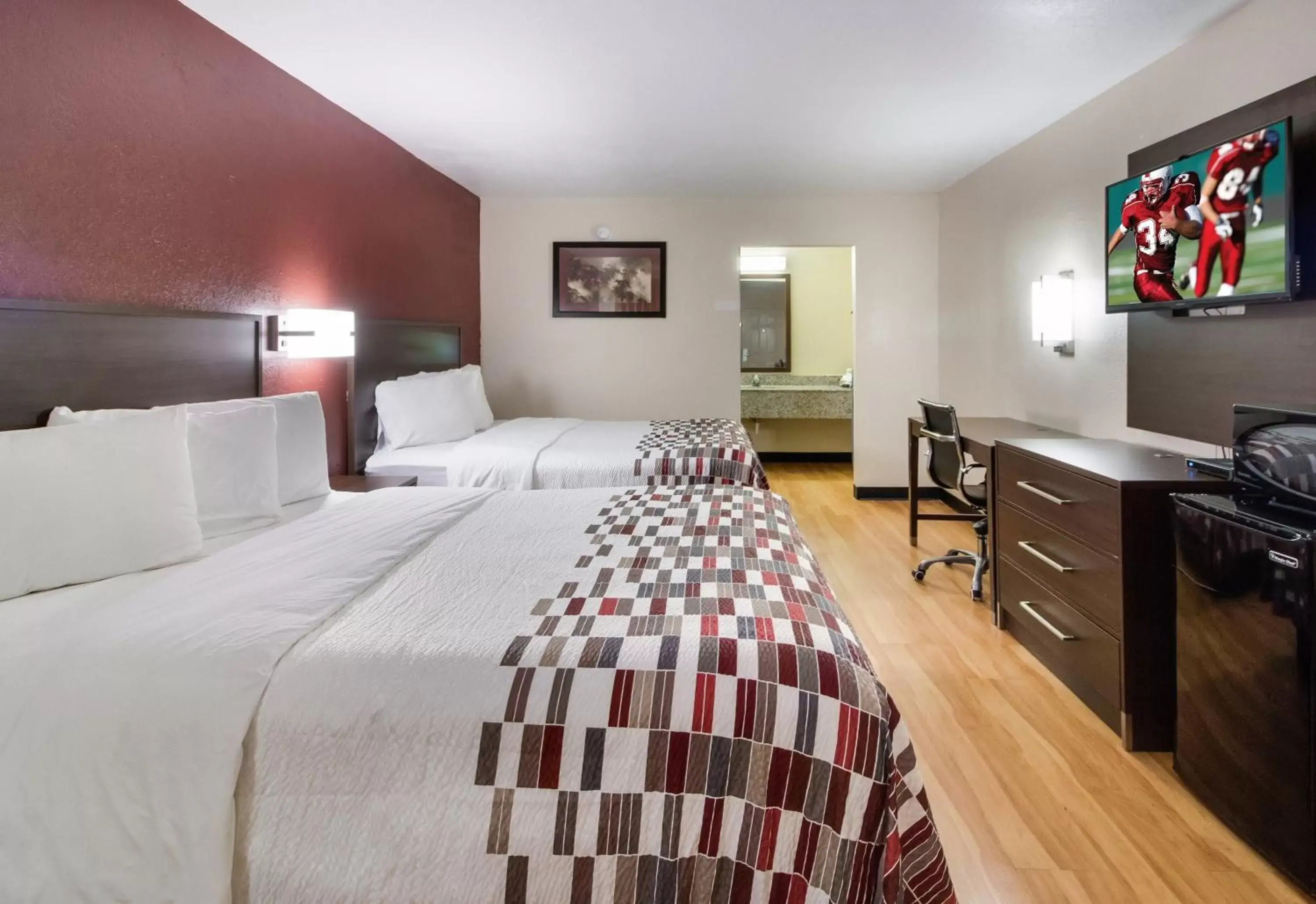 Deluxe Room with Two Queen Beds Smoke Free in Red Roof Inn & Suites Commerce - Athens Deluxe Room with Two Queen Beds Smoke Free in Red Roof Inn & Suites Commerce - Athens