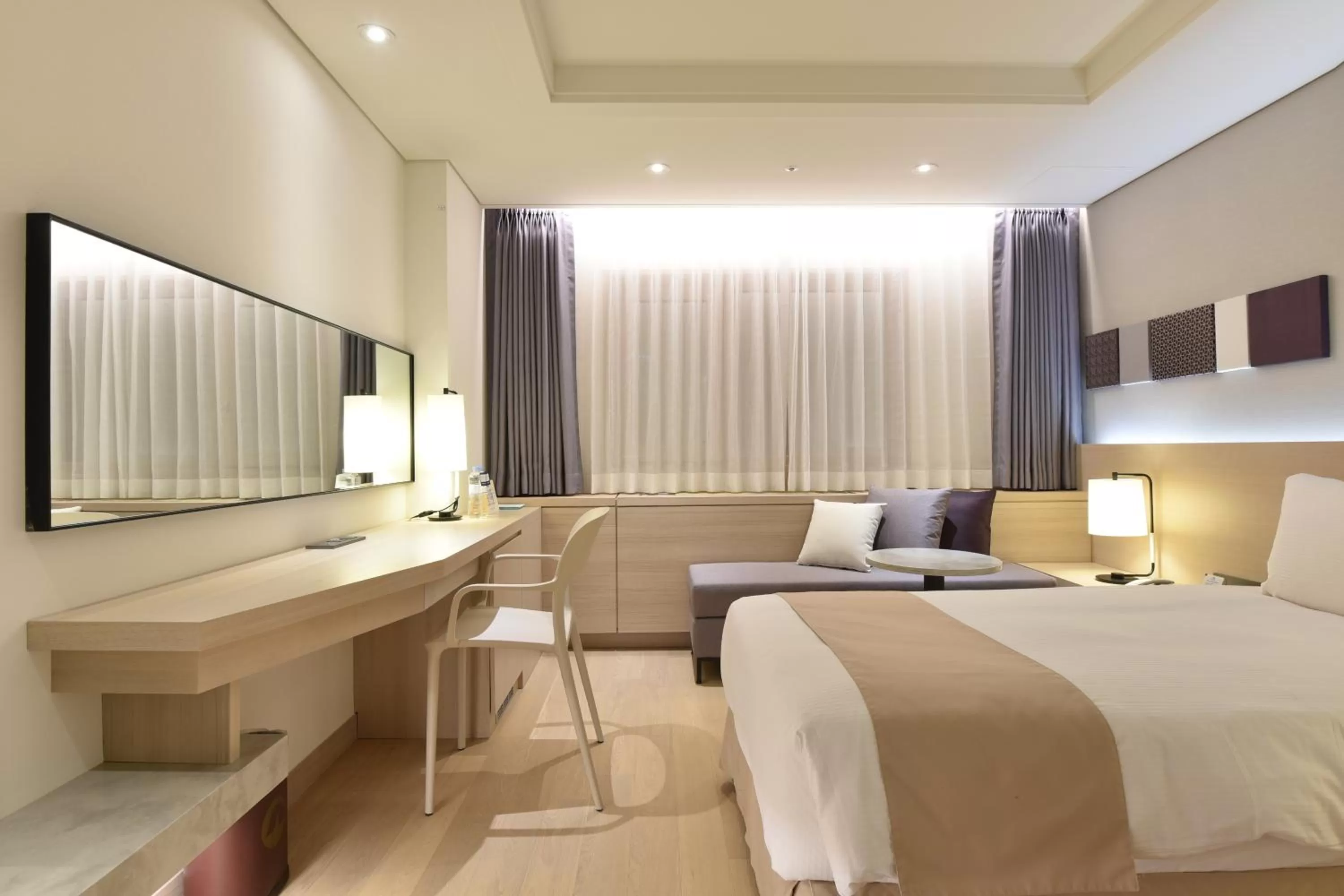 Bedroom, Bed in Pacific Hotel