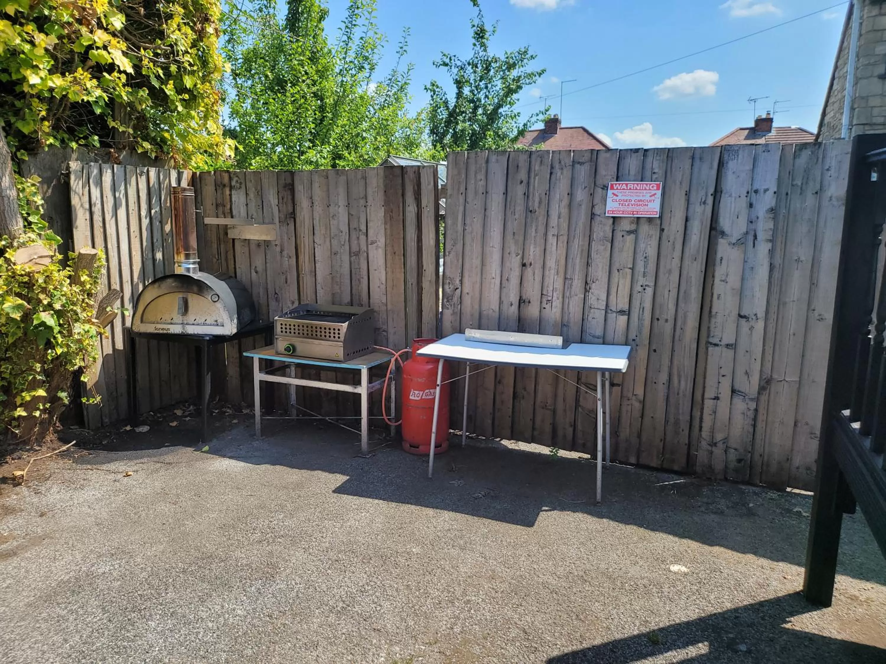 the jackdaw pub SELF CATERING STATIC CARAVAN free breakfast supplied