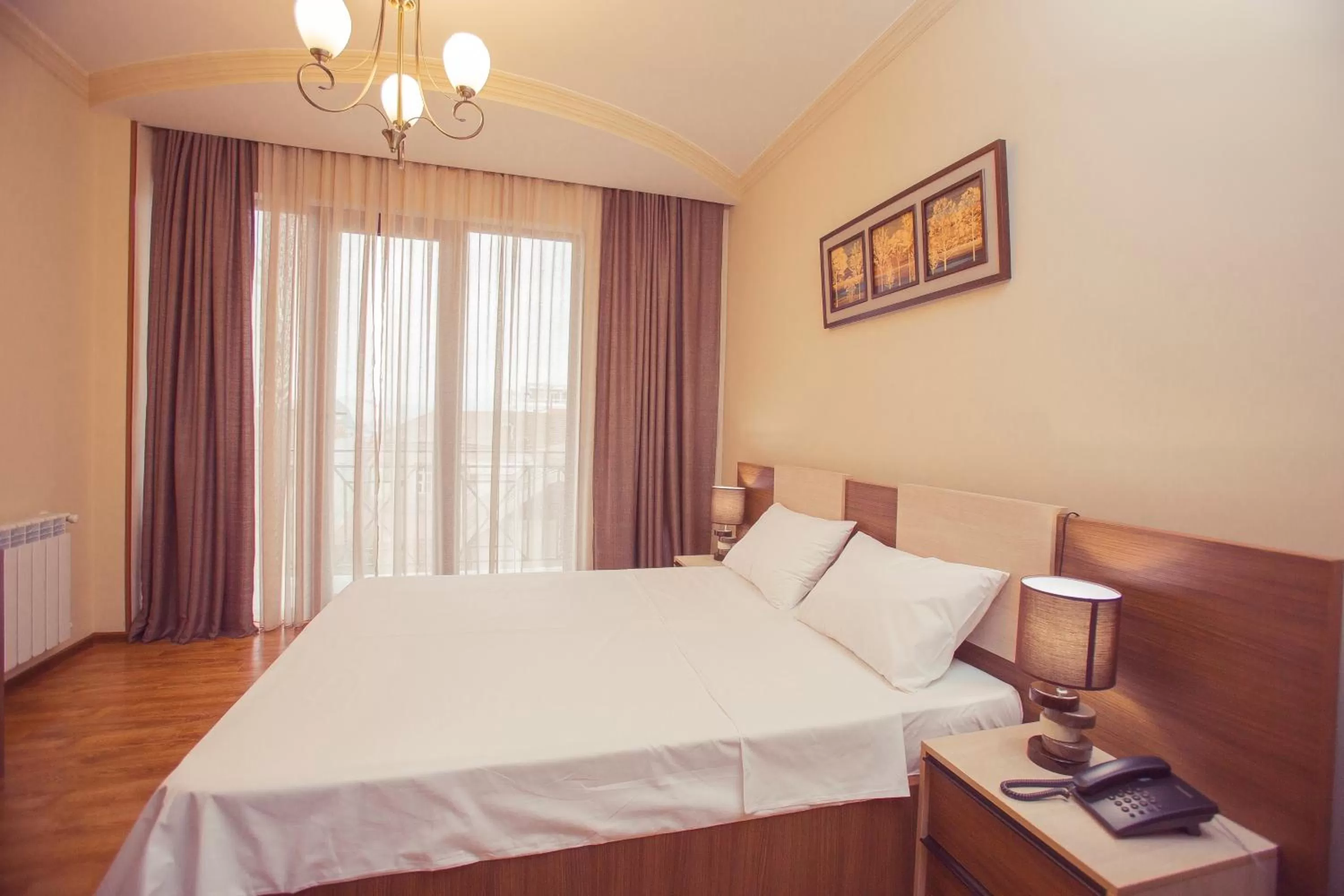 Bed in Royal Venezia Hotel