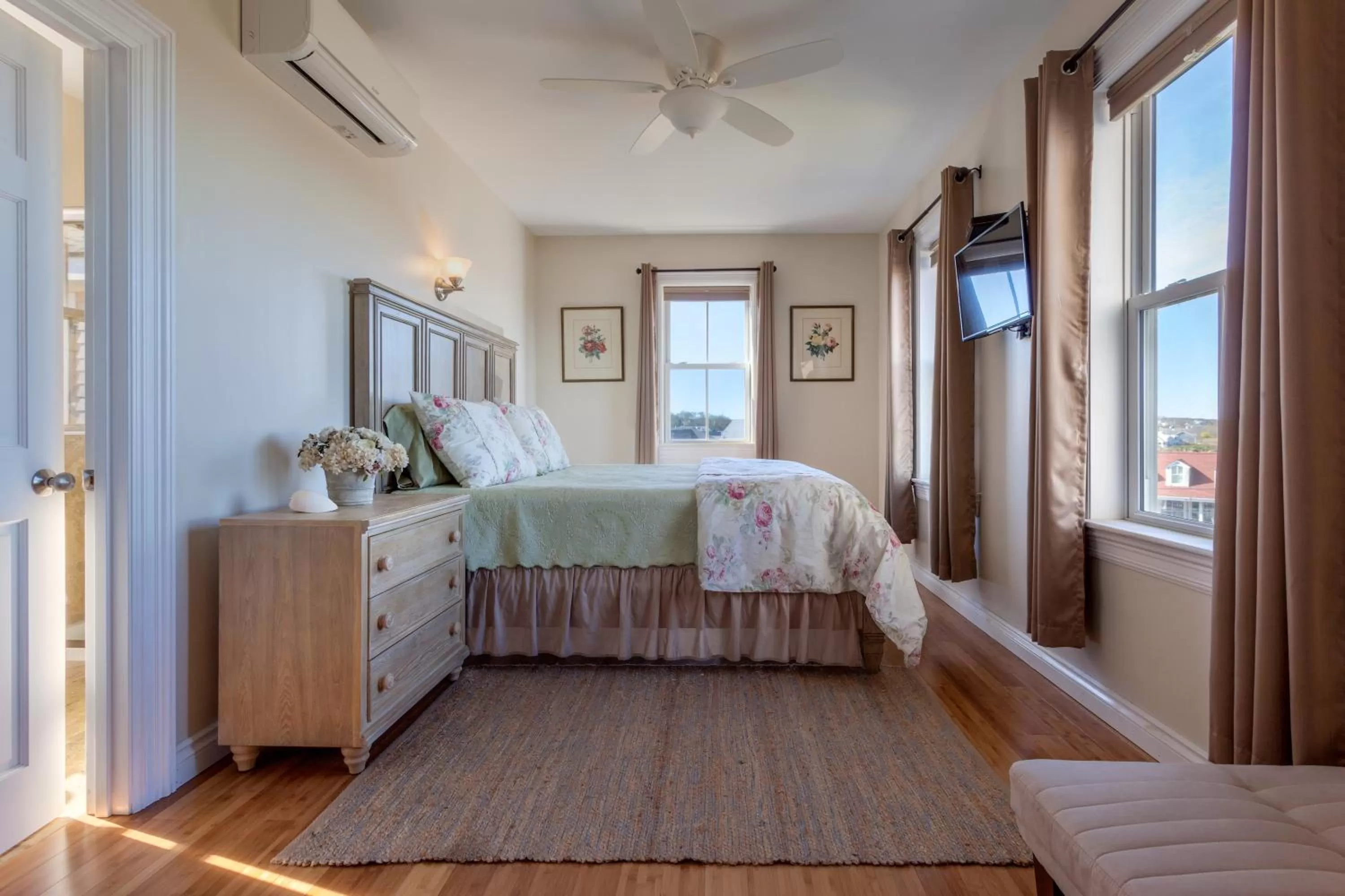Bedroom, Bed in Avonlea