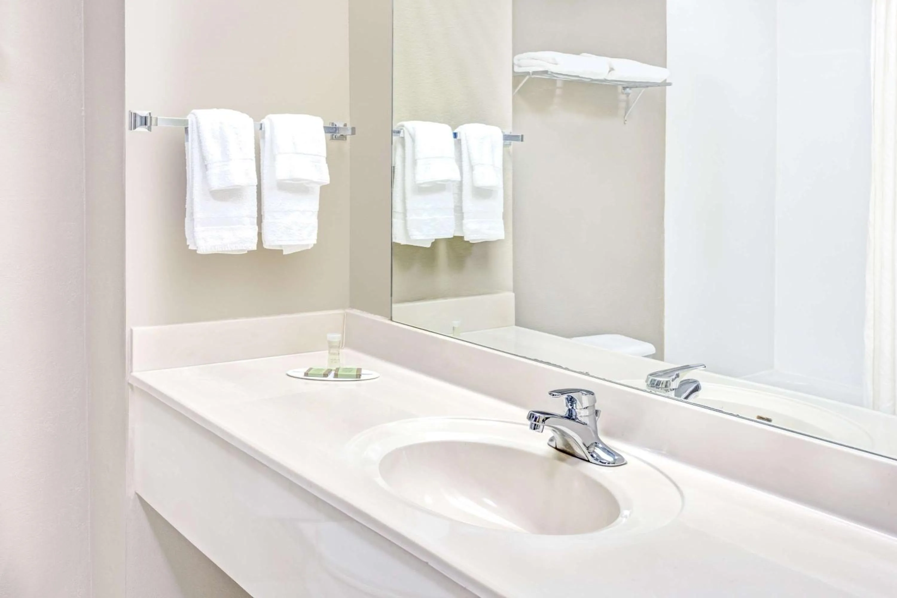 King Studio Suite with Jetted Tub - Non-Smoking in Super 8 by Wyndham Dawsonville