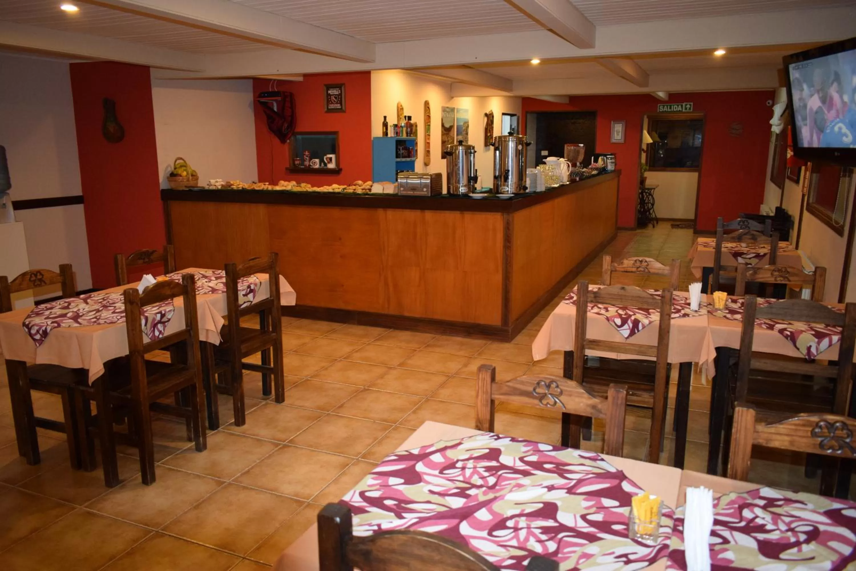 Restaurant/Places to Eat in Hotel Mora