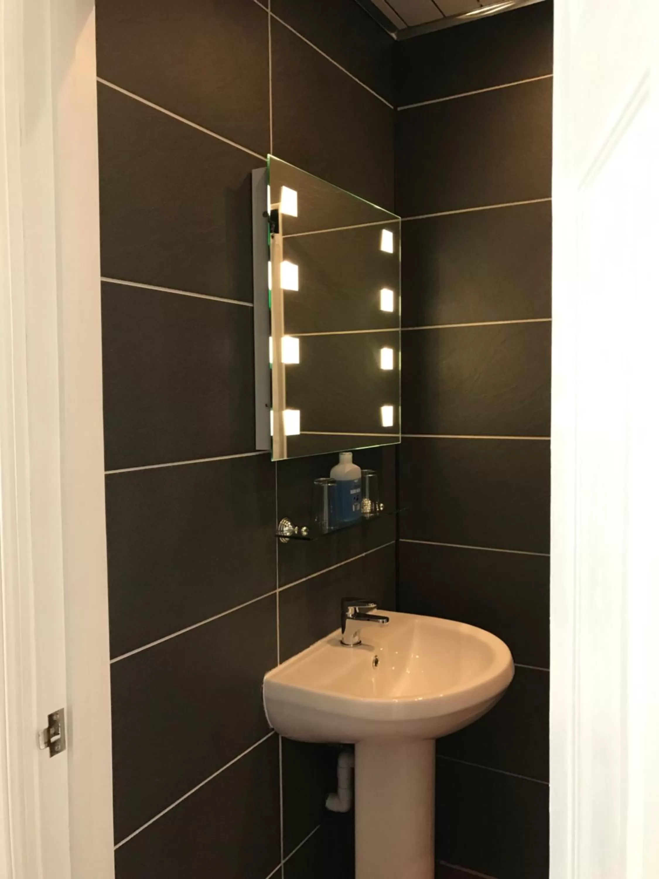 Shower in Cassandra Guest House