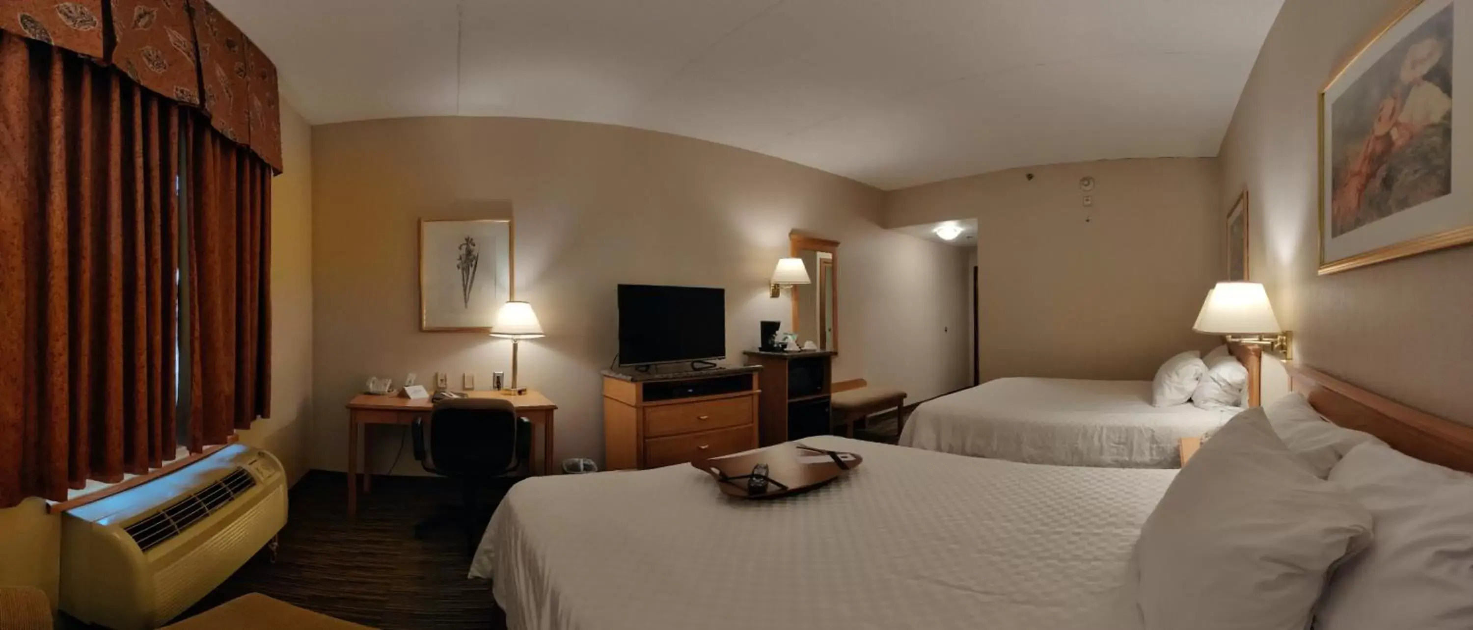 Queen Room in Humphry Inn and Suites Queen Room in Humphry Inn and Suites