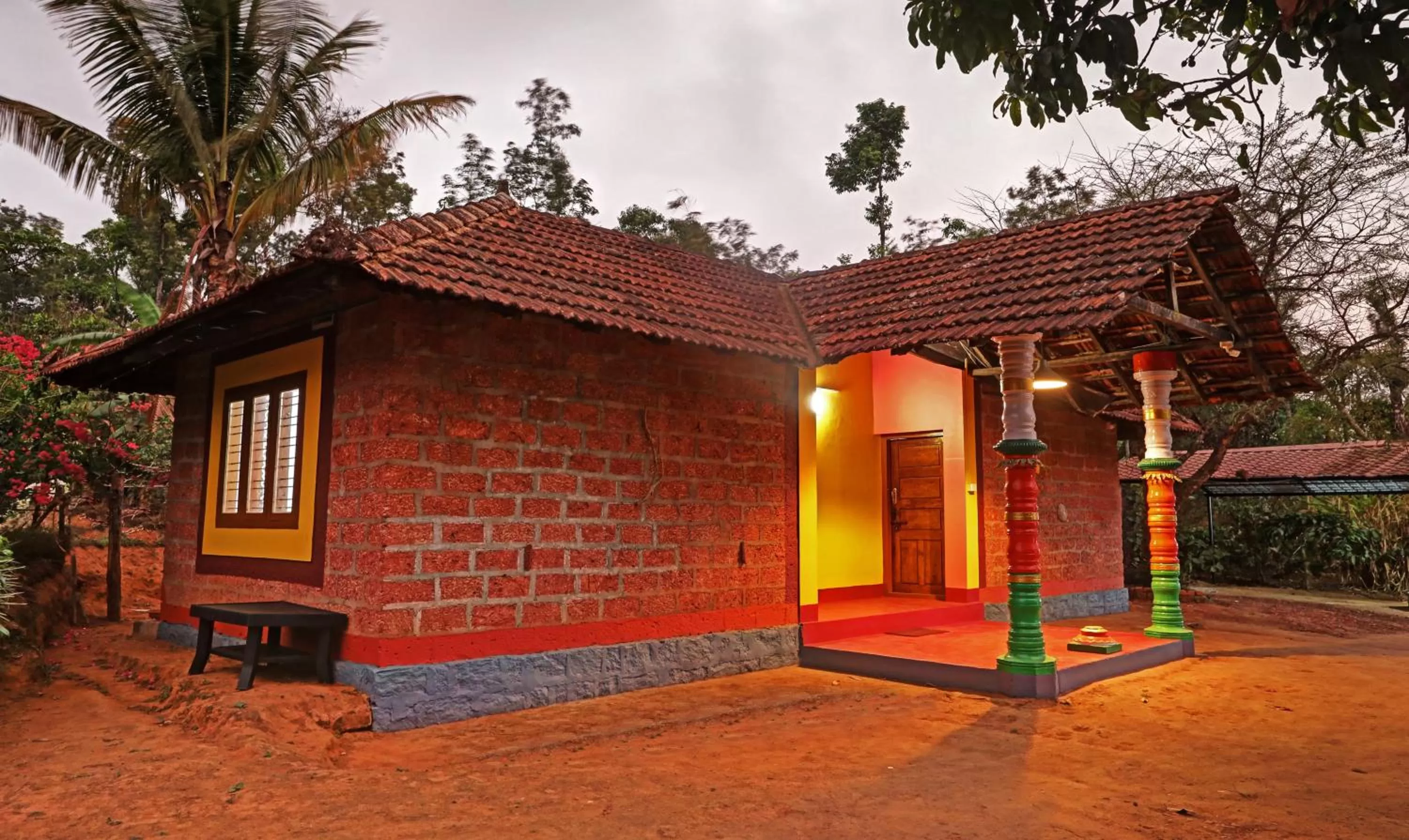 Property building in Hotel Allaranda Homestay