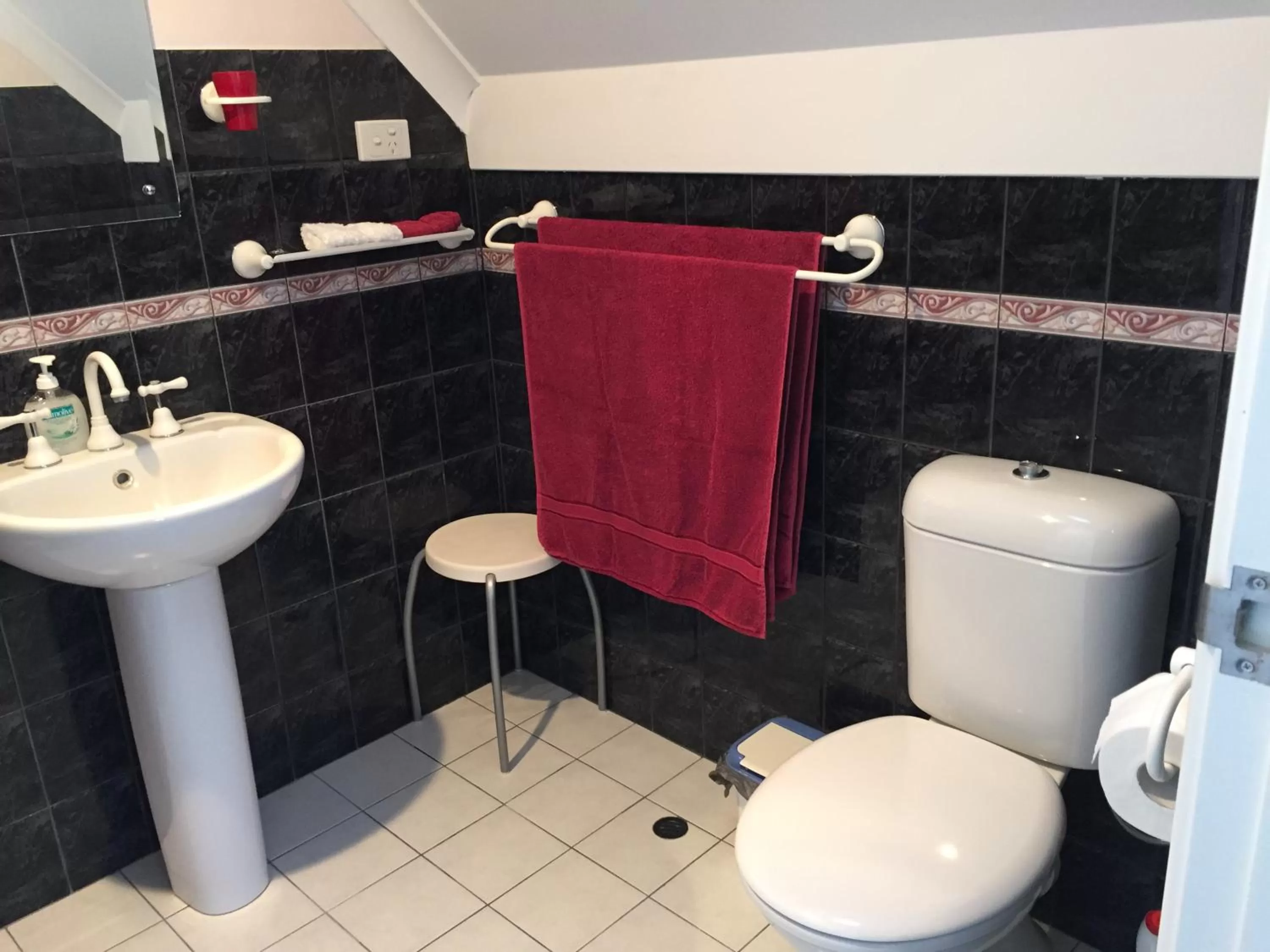 Shower, Bathroom in Aarn House B&B Airport Accommodation